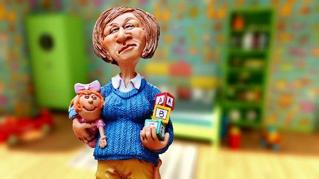 Professora carregando bebe