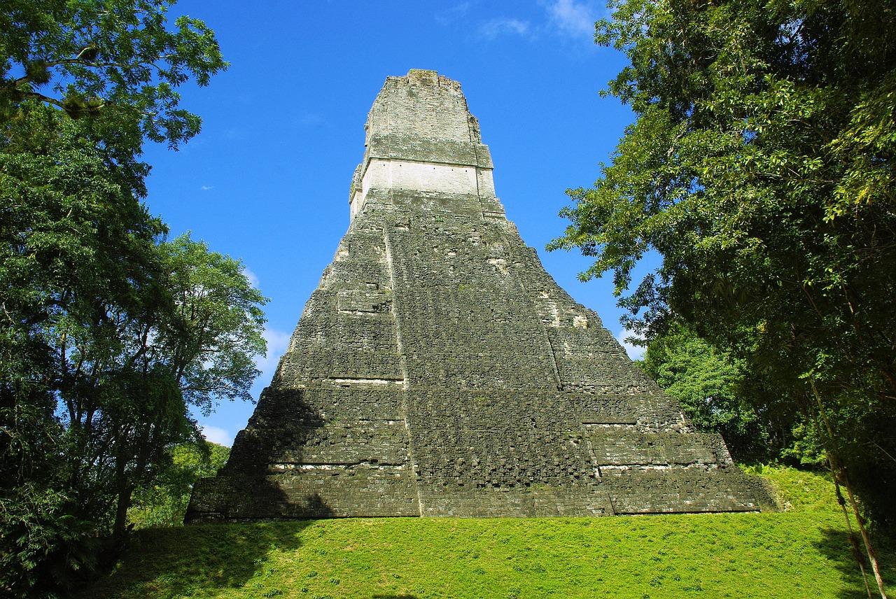 Ao contrário de Chichen Itza, Tikal é apenas de natureza cerimonial maia