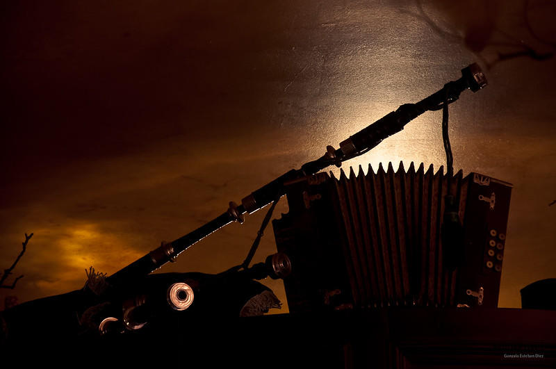 sombras de acordeon e gaita de fole