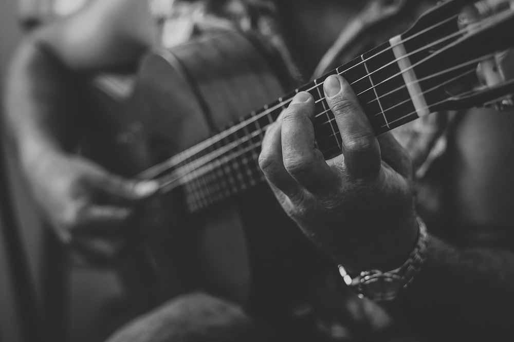 Aprenda a tocar guitarra
