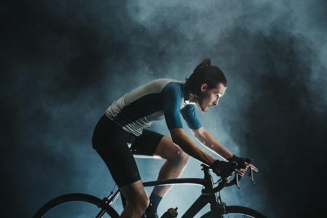 Bicicleta e atleta