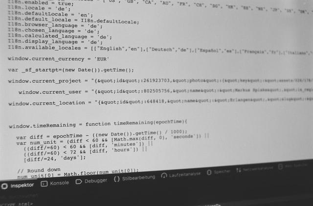 Codigos programacao na tela do computador
