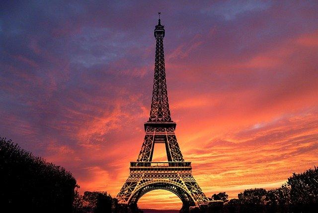Torre eiffel no por do sol