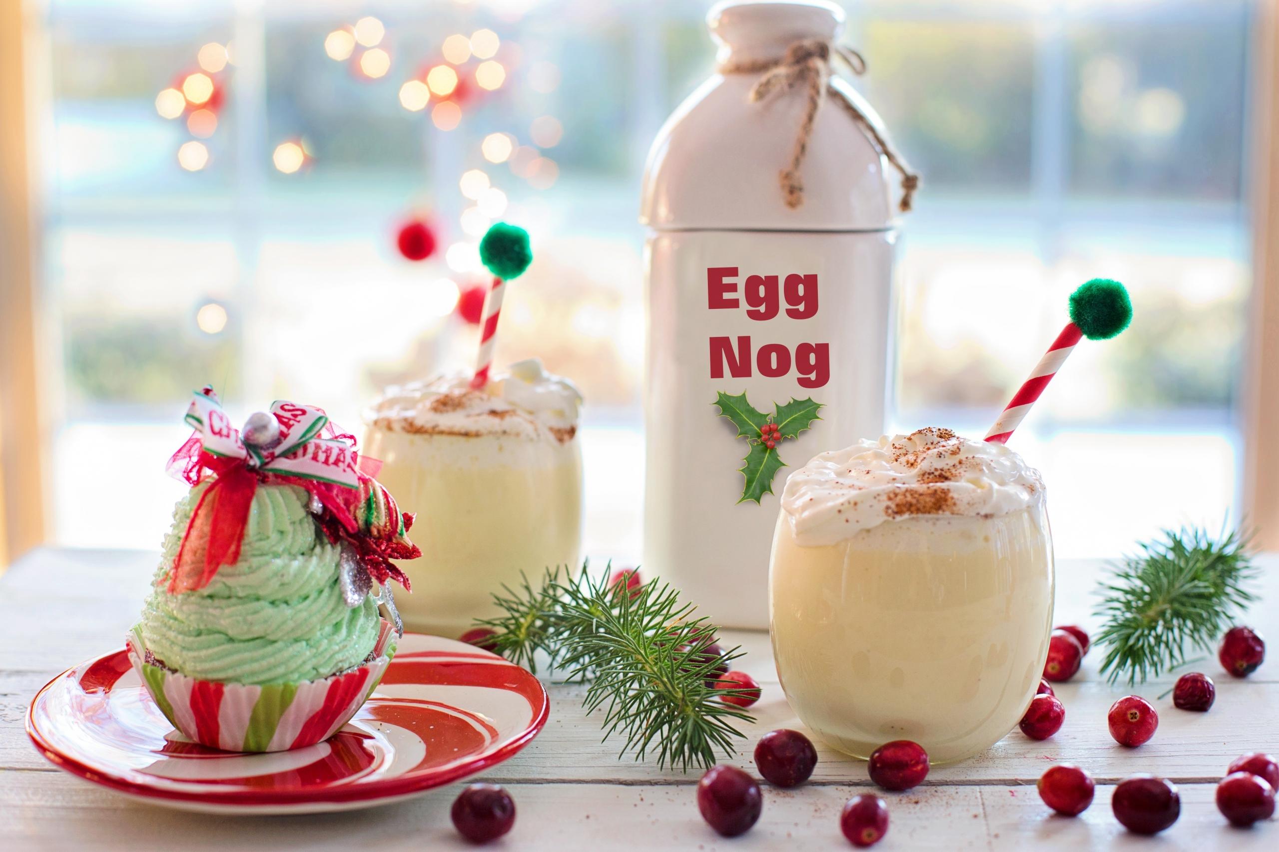 Eggnog na mesa. 