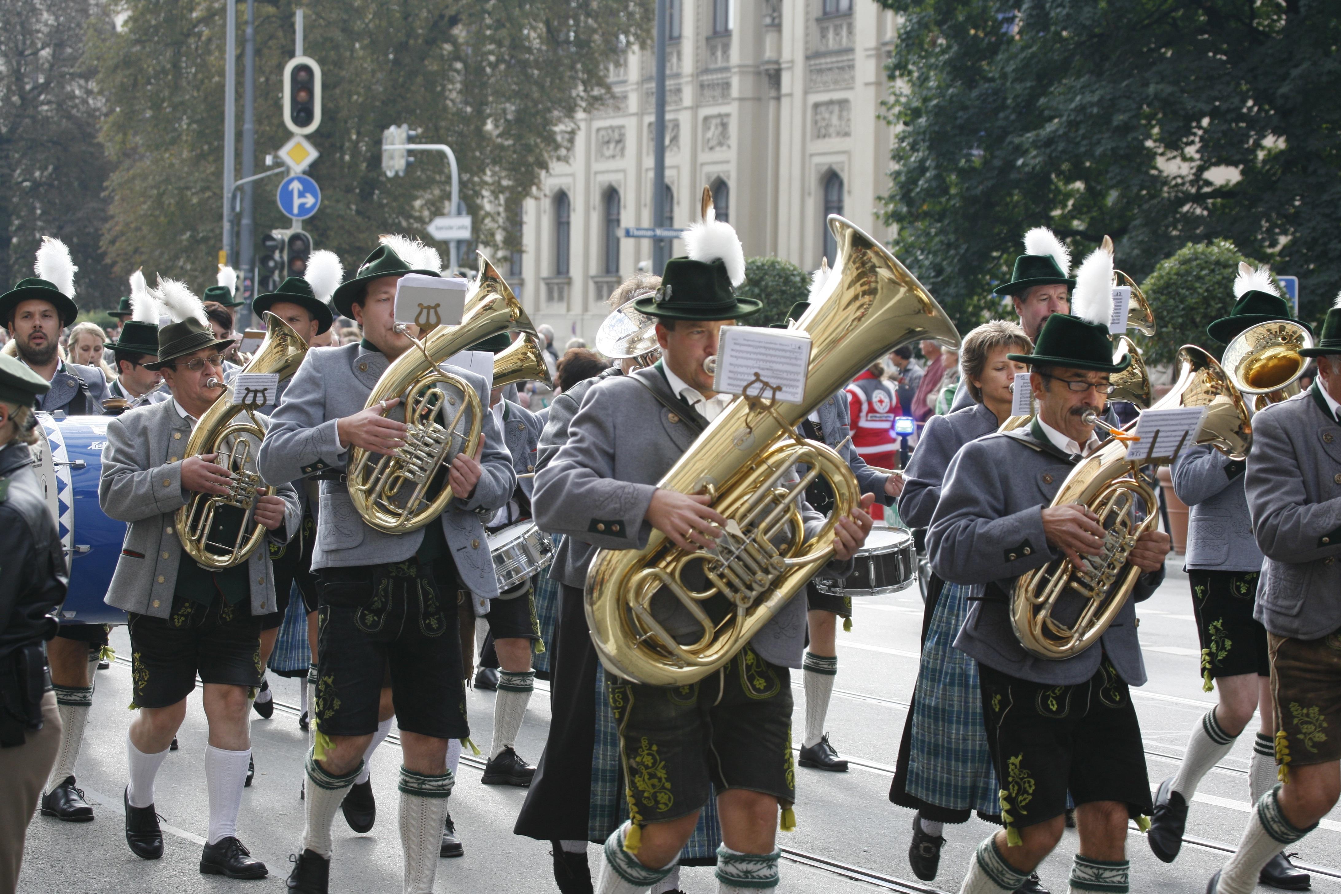Alemães festejando a sua cultura
