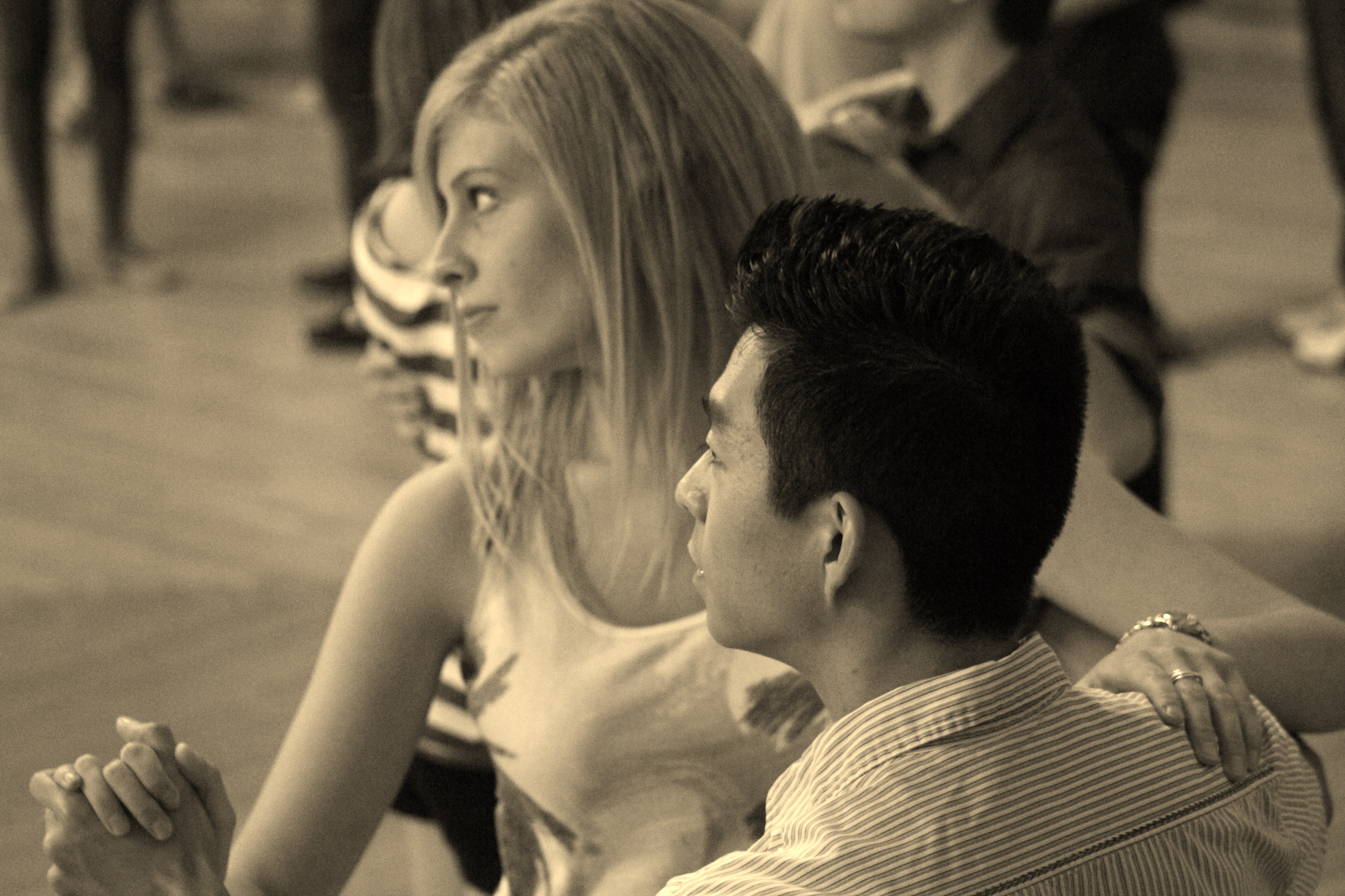 Casal dançando forró.