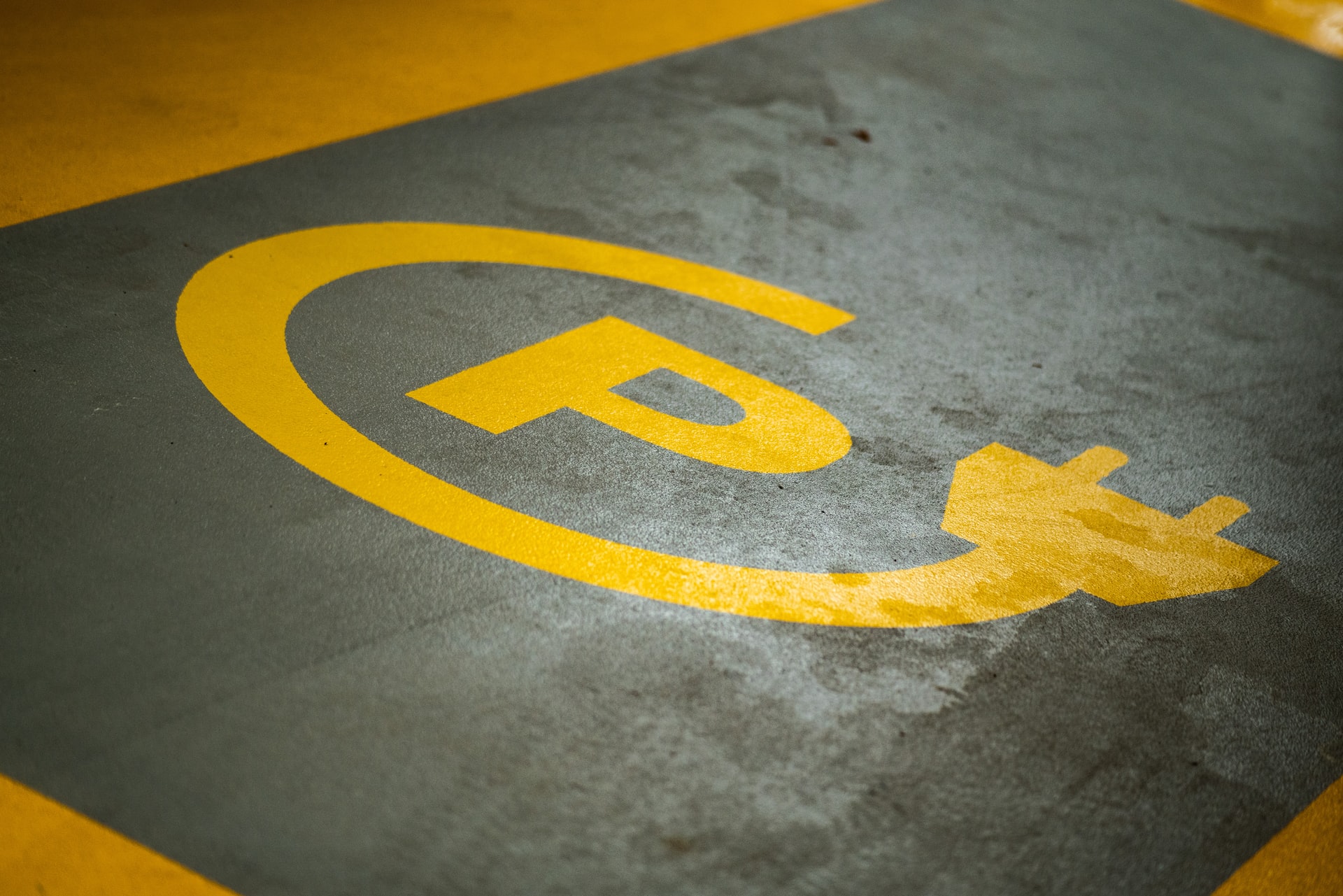 Sinal em vaga especial para carros elétricos