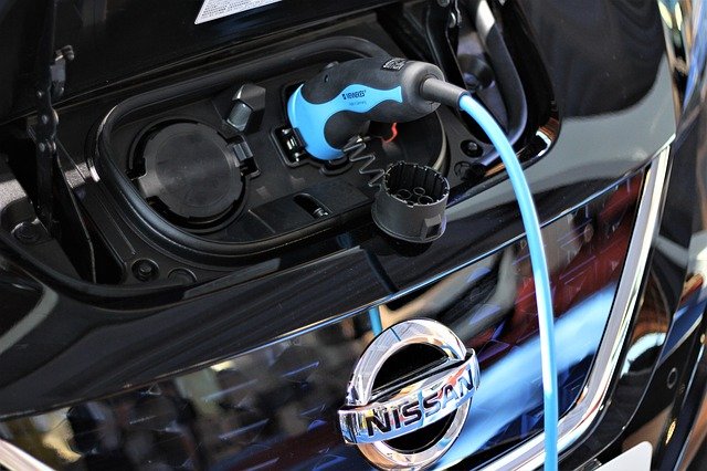 Nissan Leaf carregando