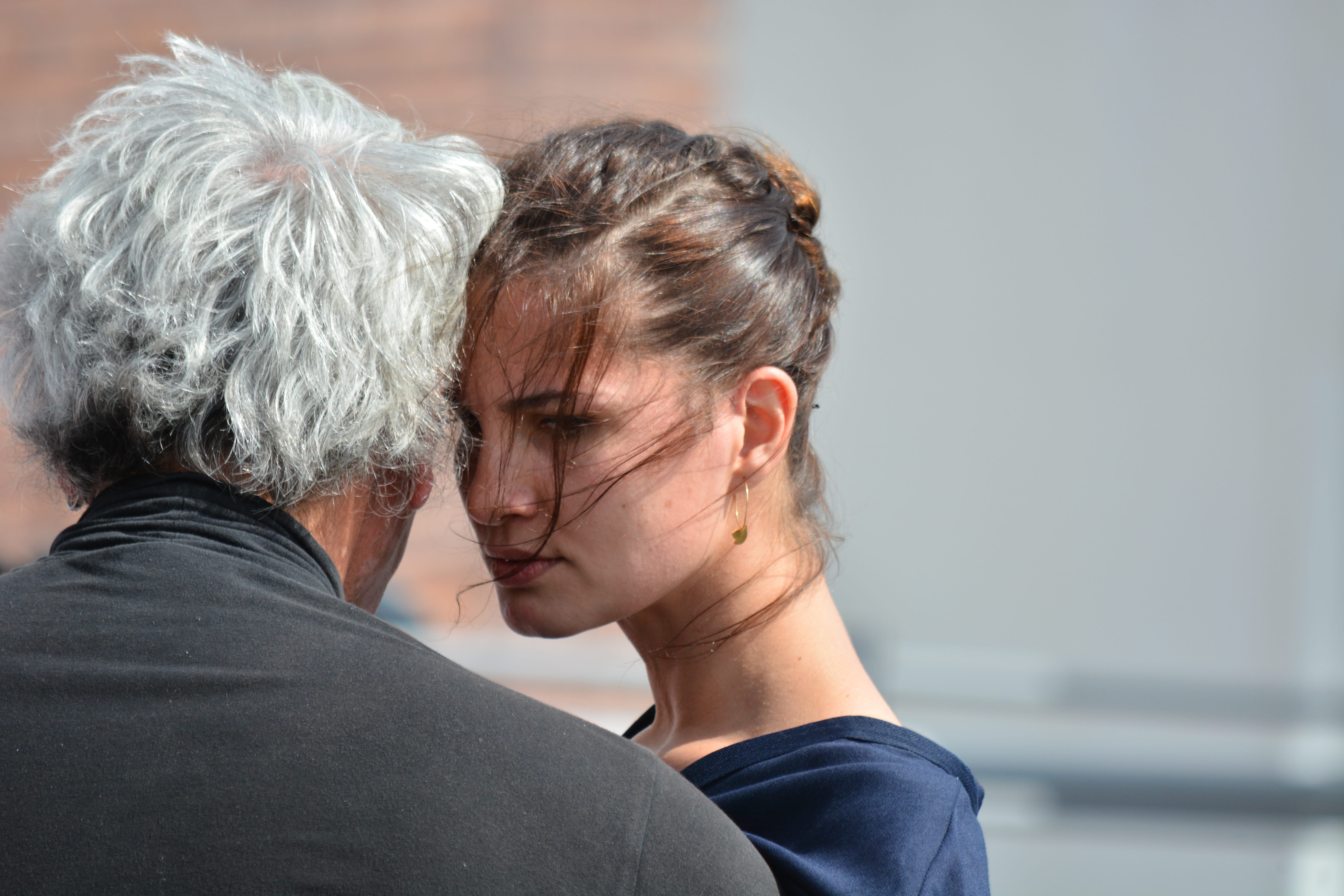 Homem e mulher dançando tango.