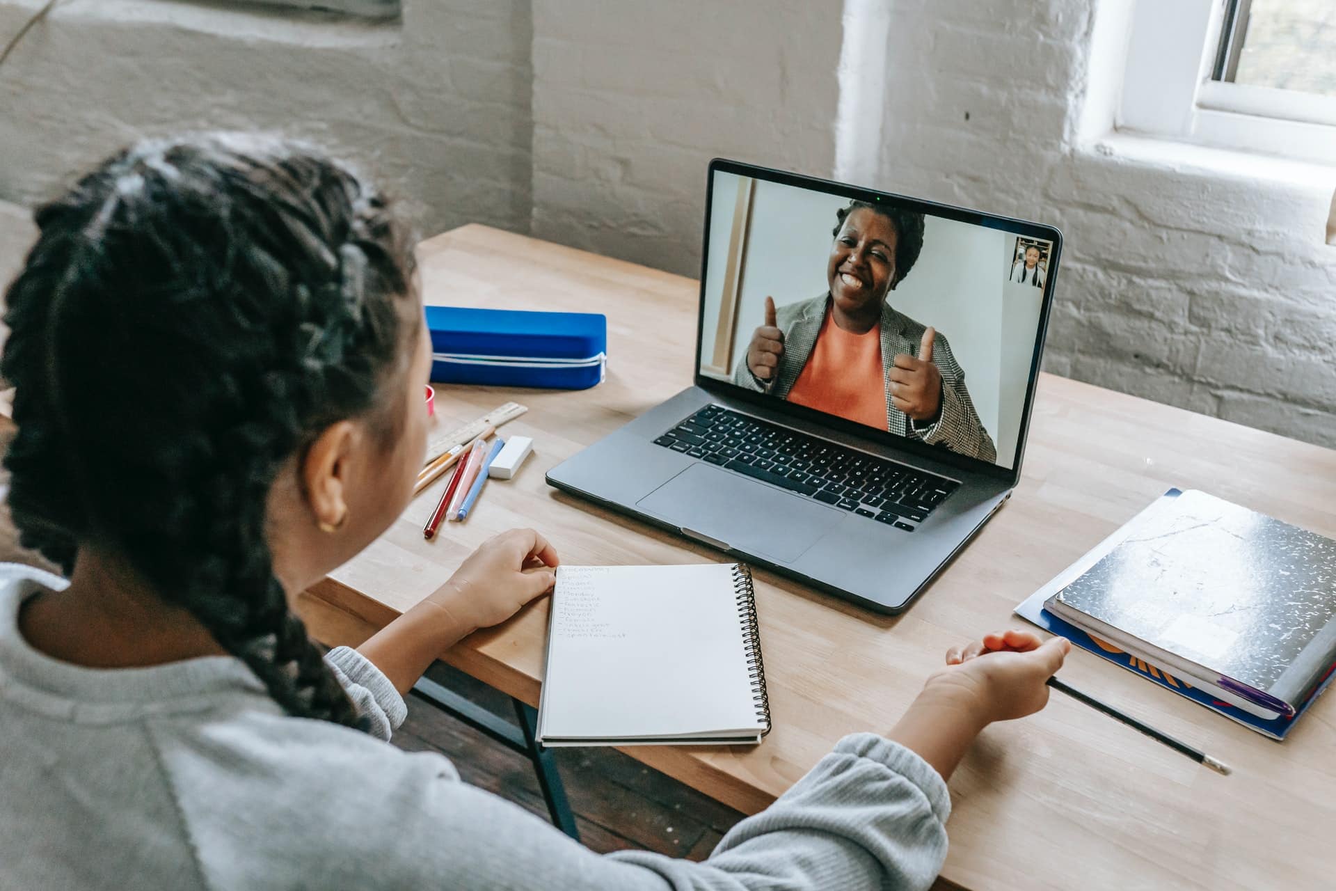 Mulheres em videoconferência