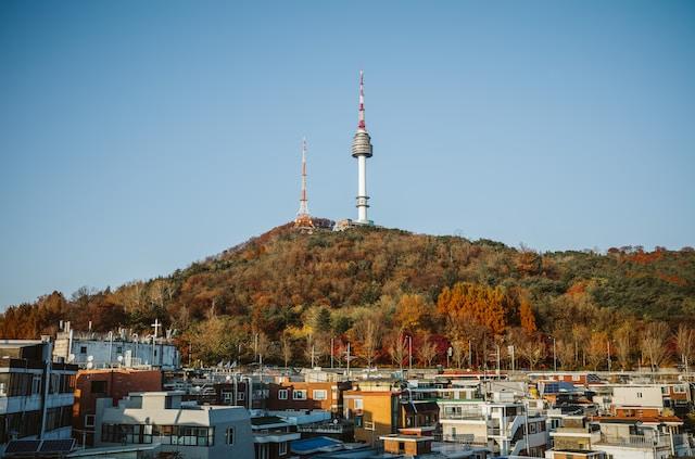 Fotografia de longe da N Seoul Tower