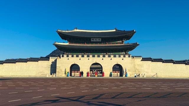 Fotografia com a frente do Palácio Gyeongbokgung