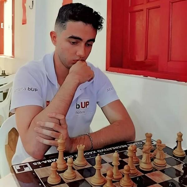  Campeão estadual de xadrez Carlos