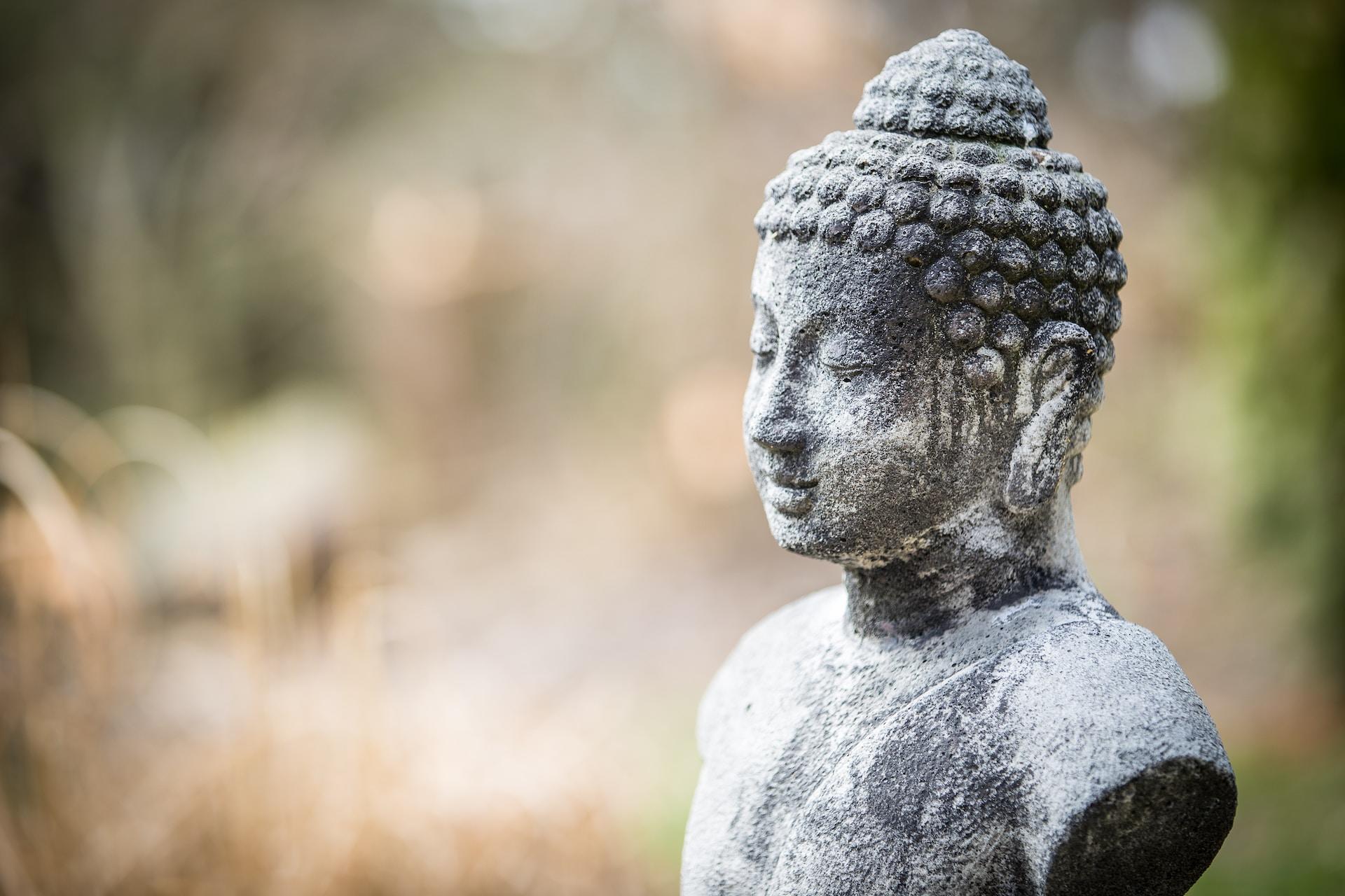 Imagem de buda que remete a um contexto zen