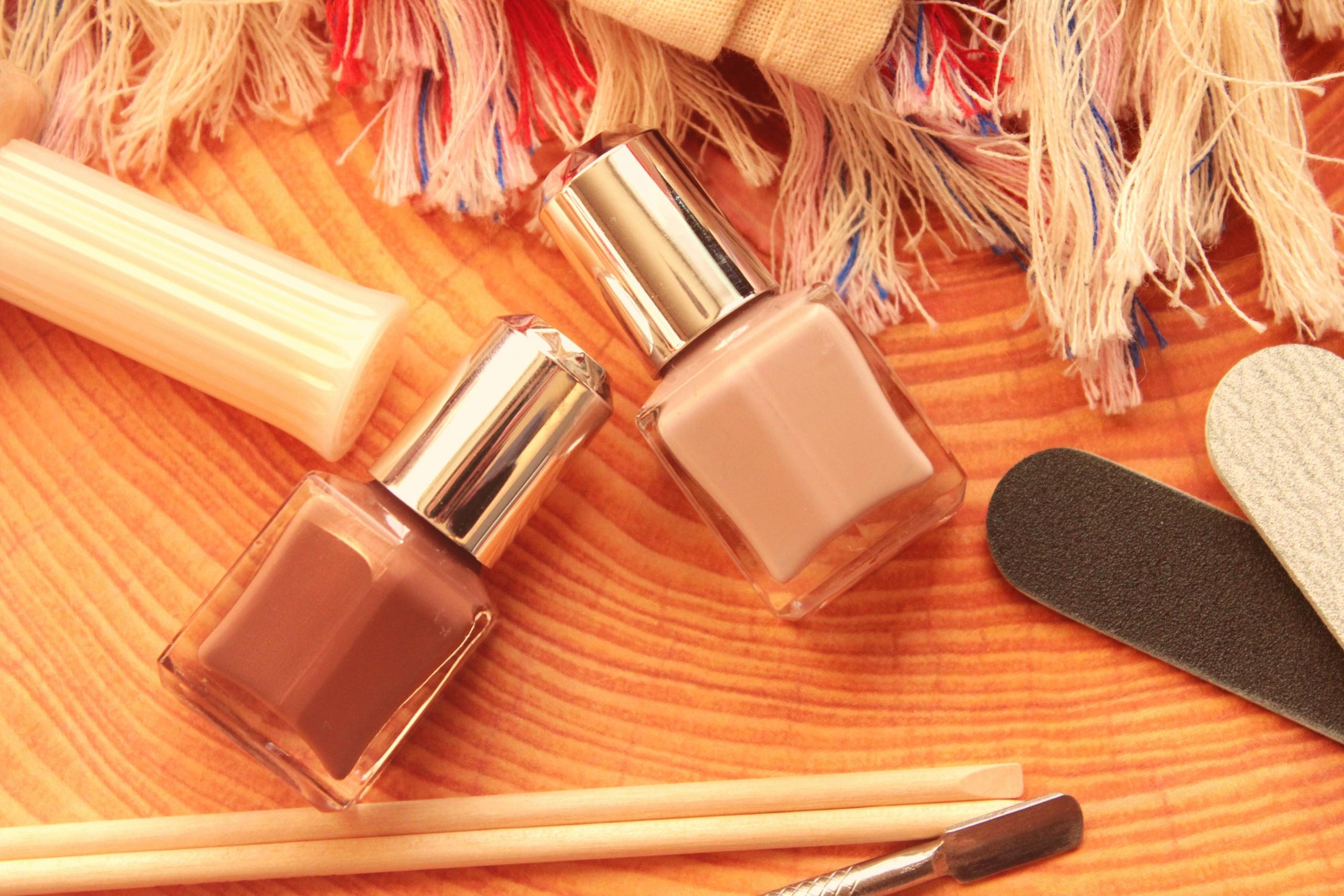 Esmalte e outros itens de pintura de unha.