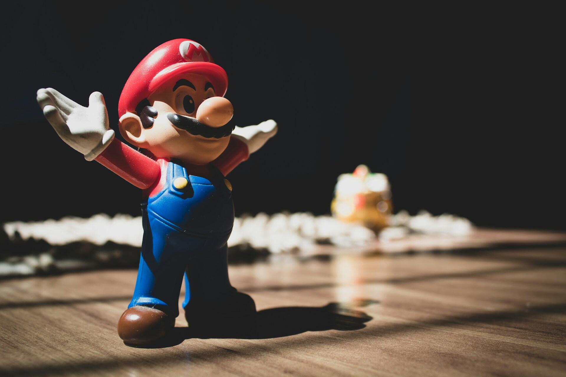 Imagem de um boneco do Mário, personagem de jogos de videogame.