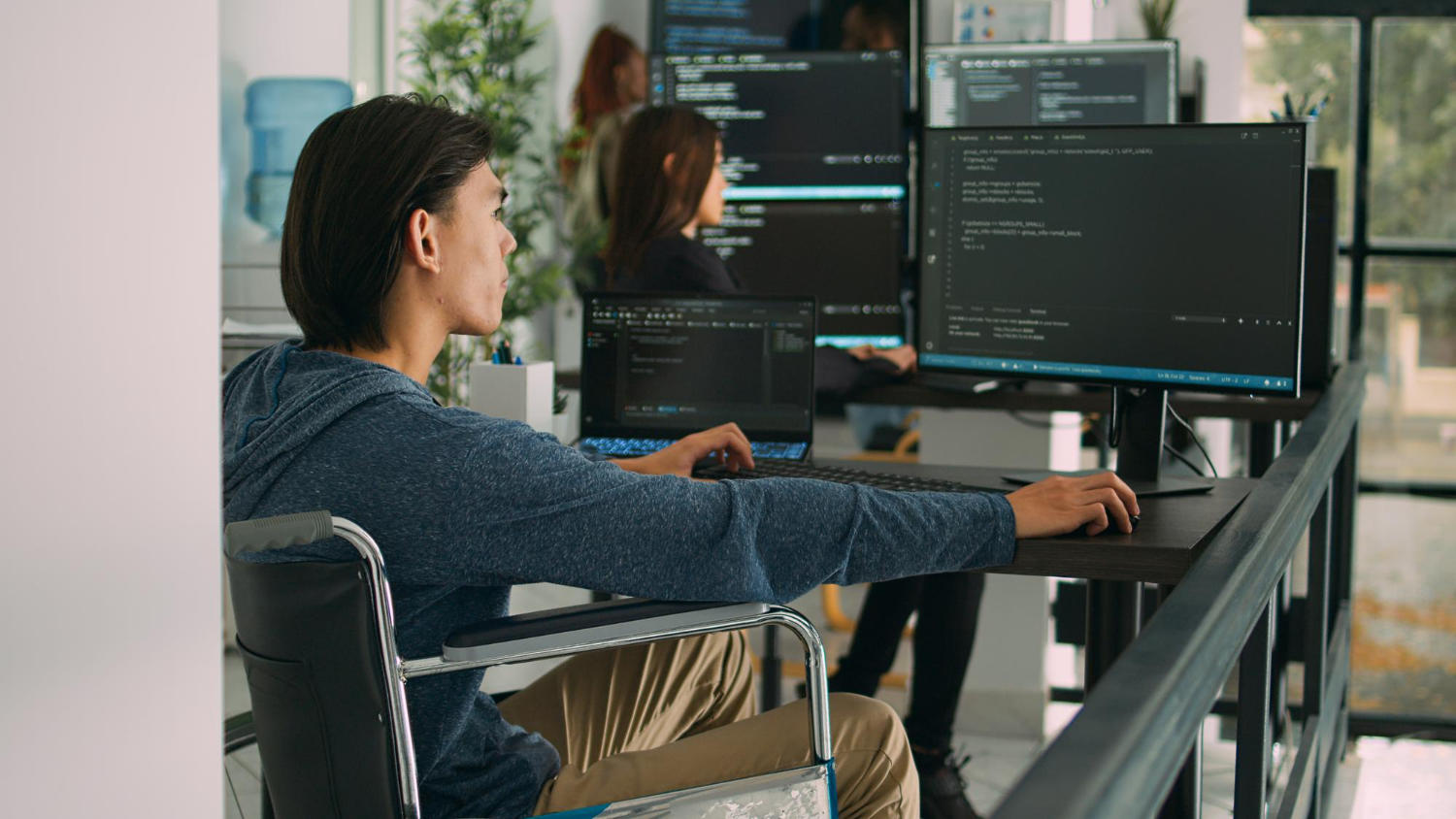 Aluno na aula de HTML.