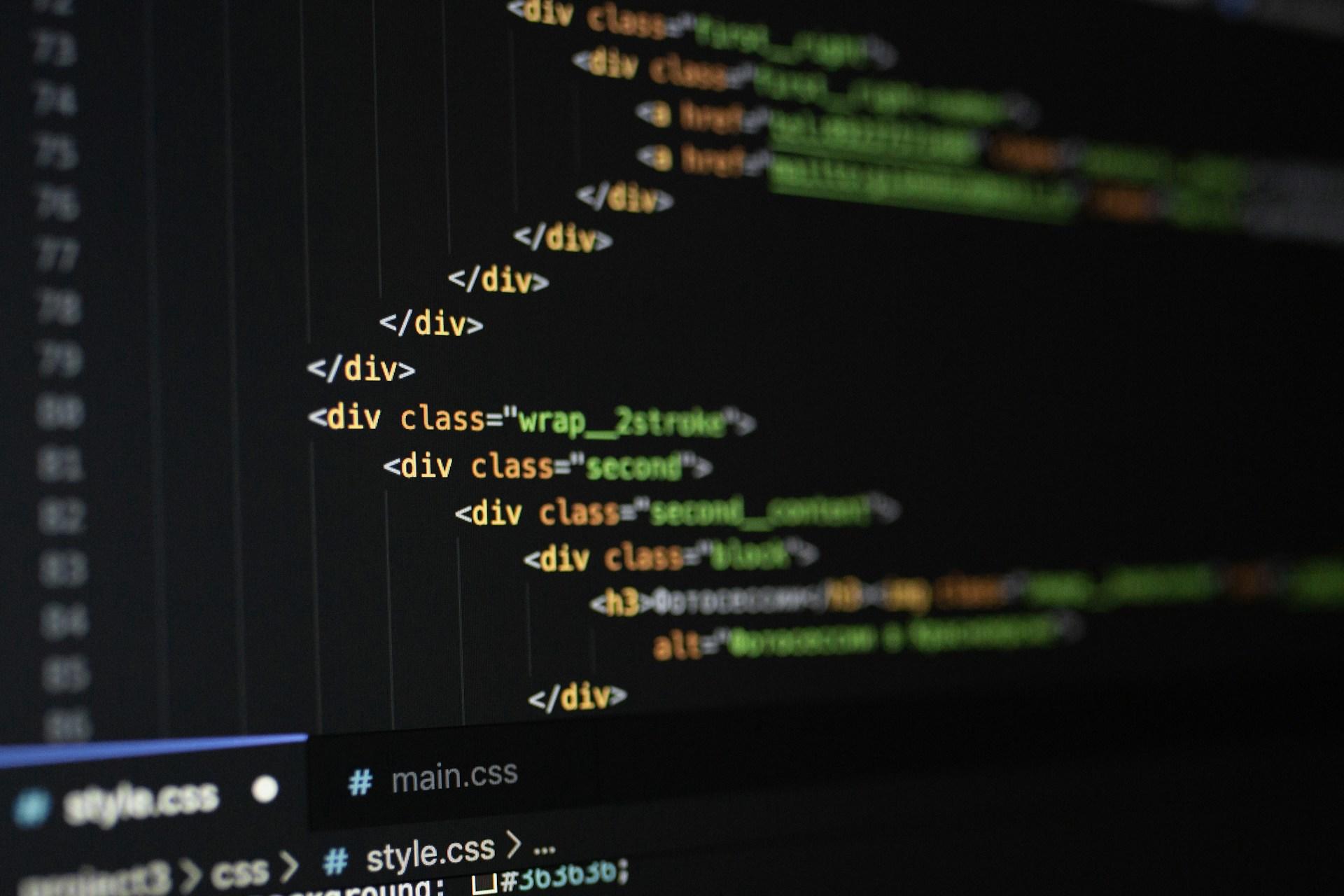 Fotografia de página com código HTML