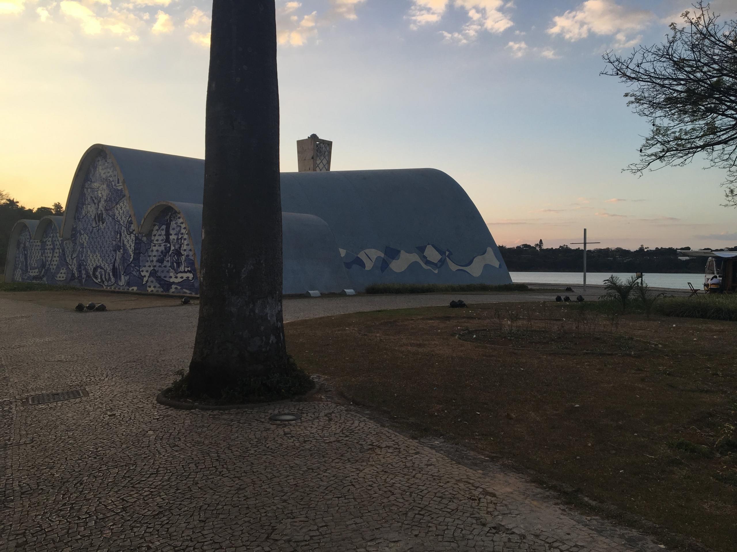 Foto da Igreja de São Francisco na Lagoa da Pampulha em Belo Horizonte