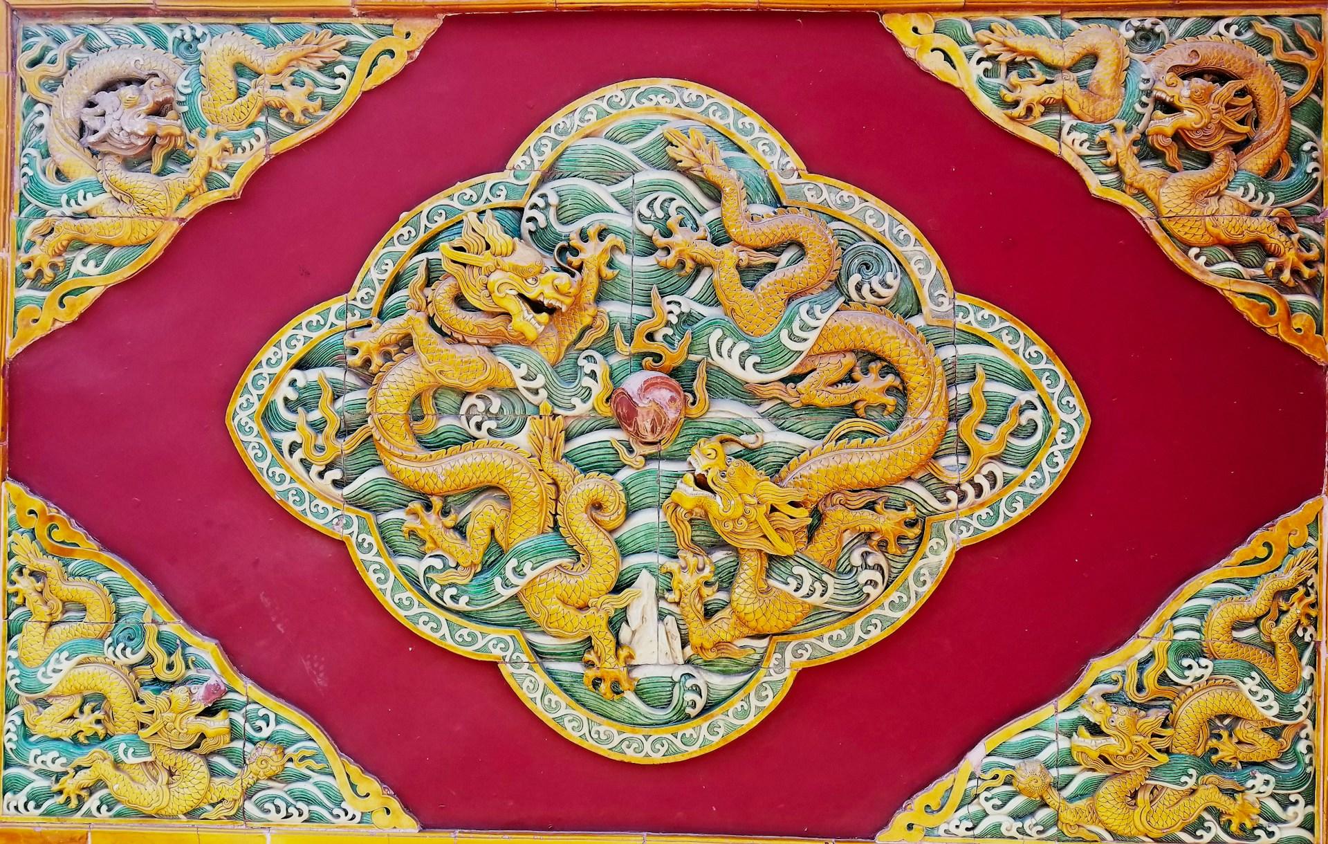 tapete chines com dragões desenhados