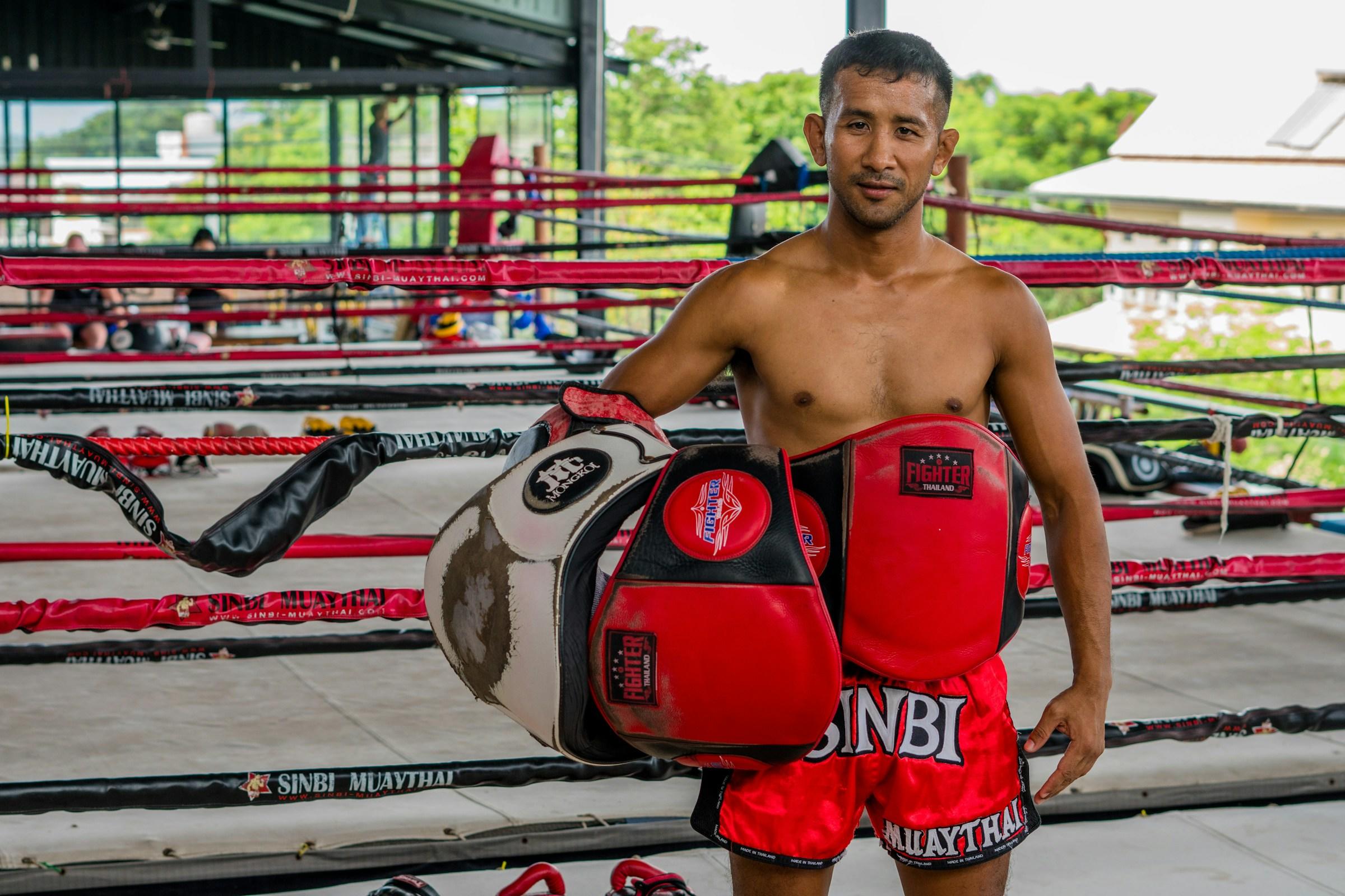 Aluno na aula de muay thai.