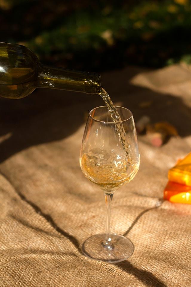Vinho seco branco é um ótimo acompanhamento para o tabule