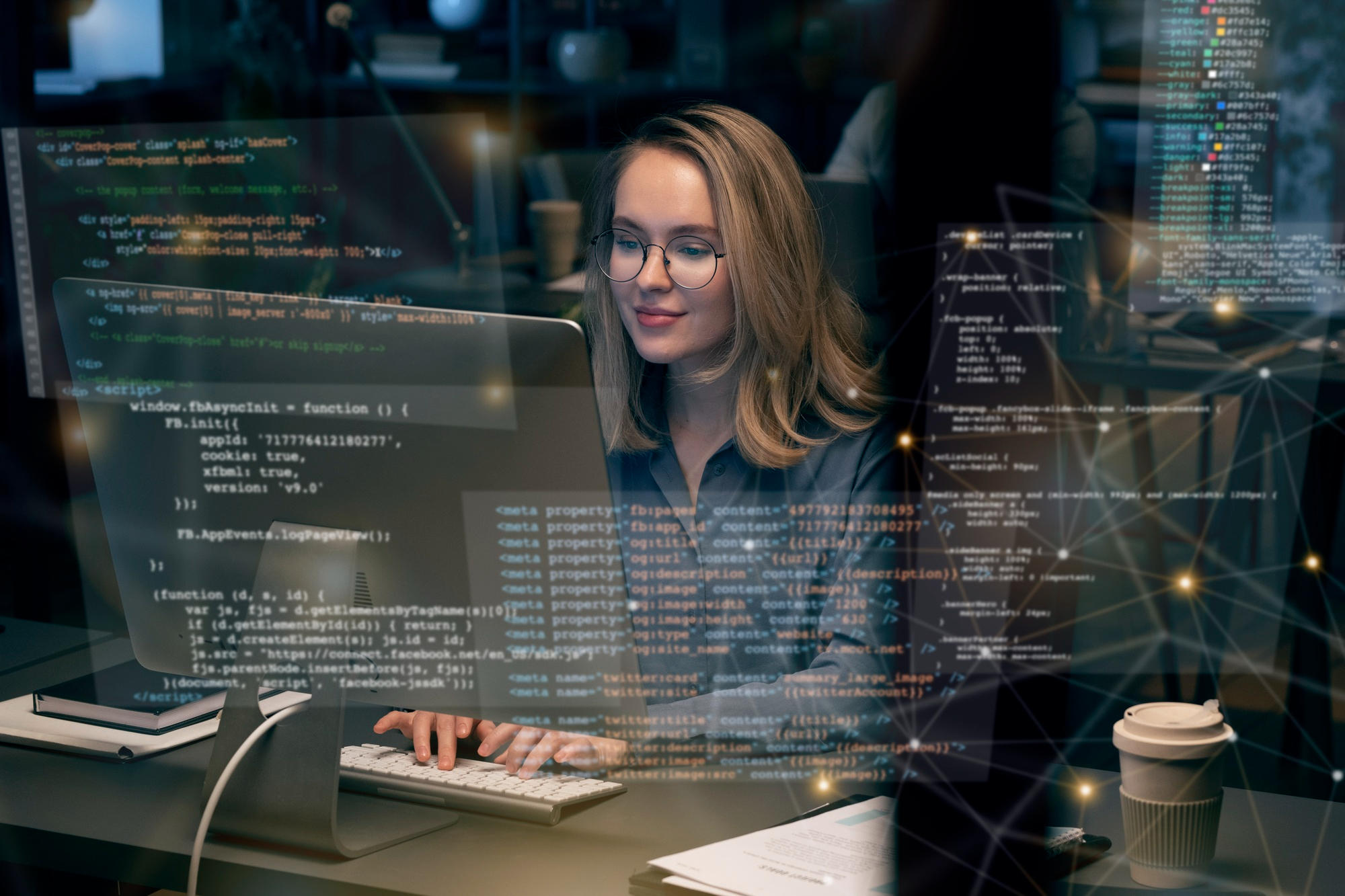 Mulher fazendo hacker ético com o seu computador.