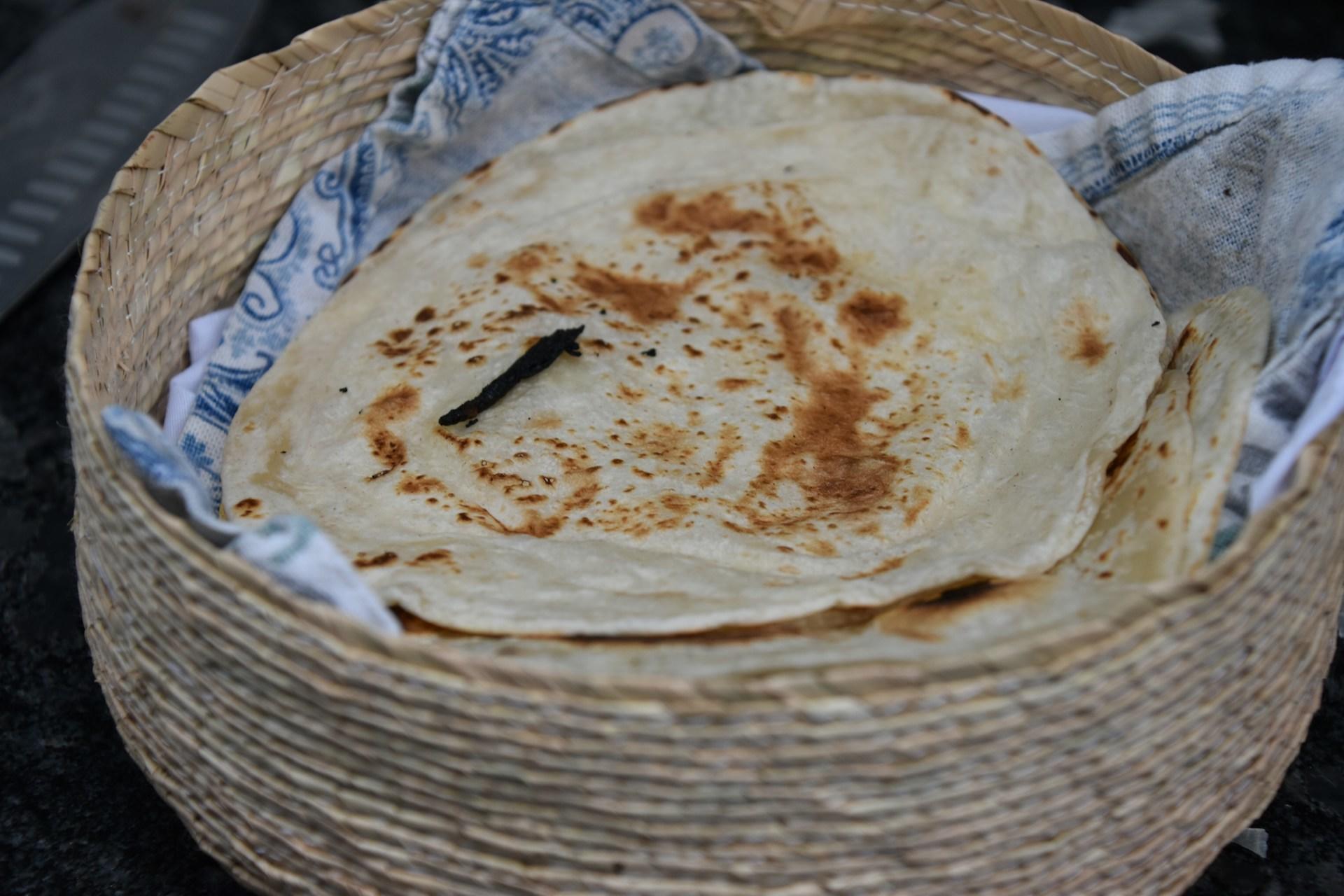 Fotografia de receita de pão árabe em forma