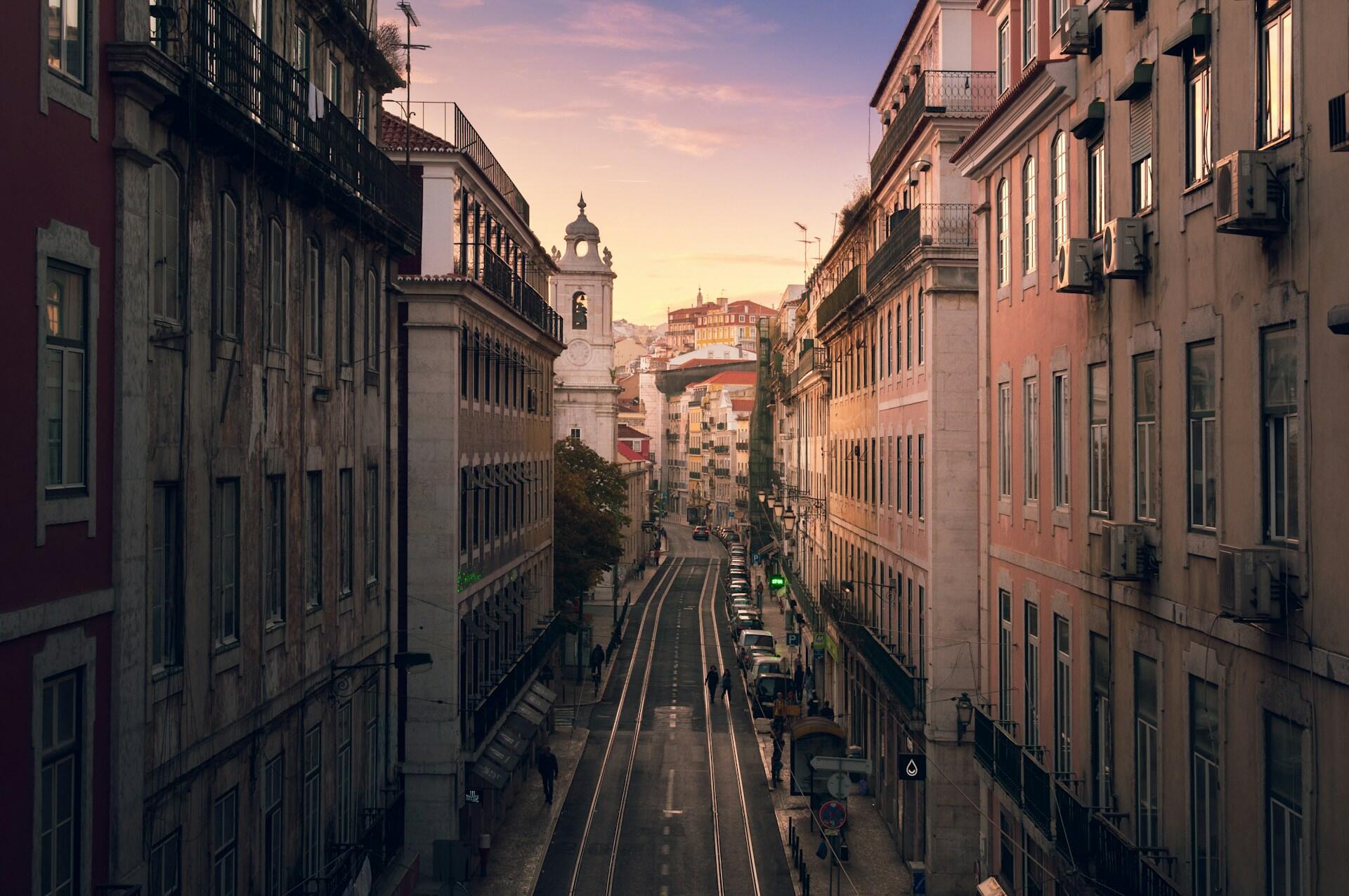 Imagem de uma rua central de Lisboa