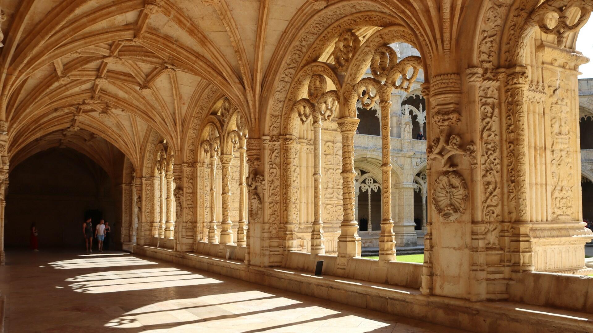 Foto do interior do Mosteiro dos Jerônimos.