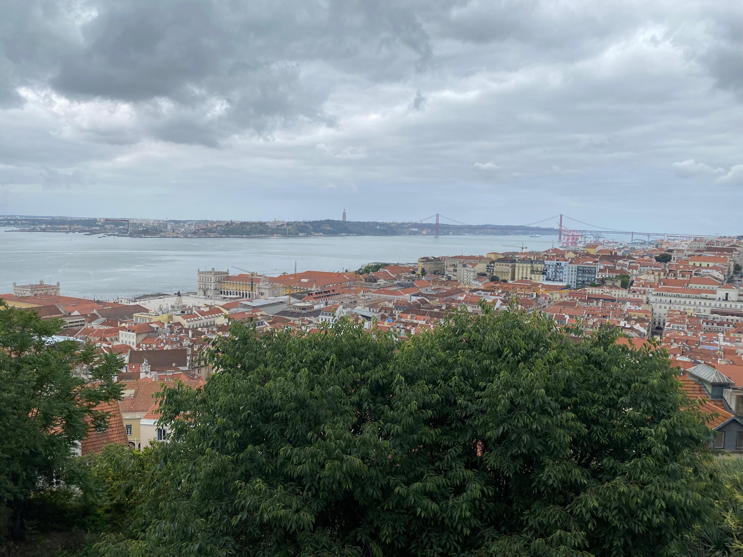 Vista da cidade de Lisboa, do Rio Tejo e da Ponte 25 de abril