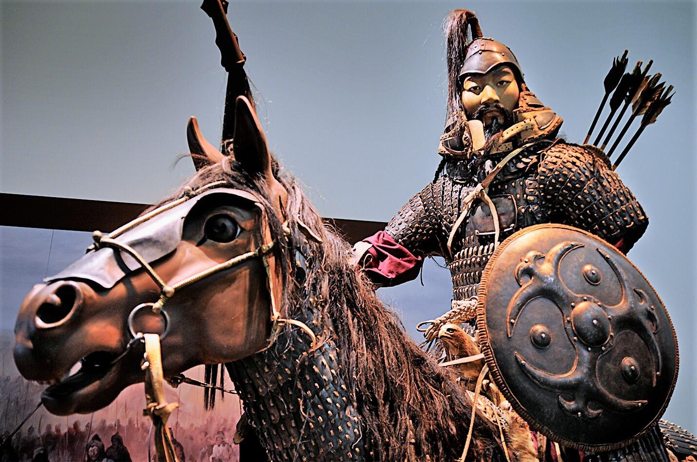 Imagem da recriação da figura de Genghis Khan, grande imperador Mongol.