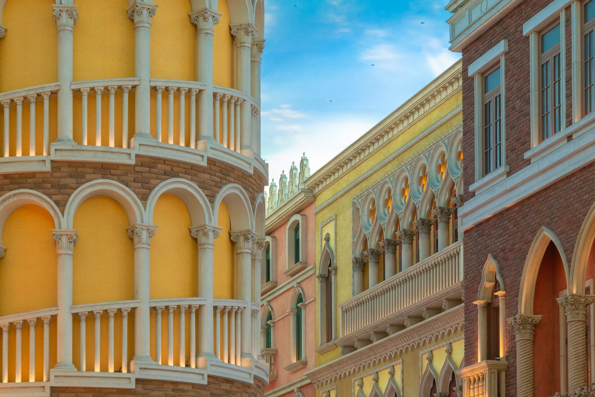 Imagem de construções em estilo colonial de Macau.