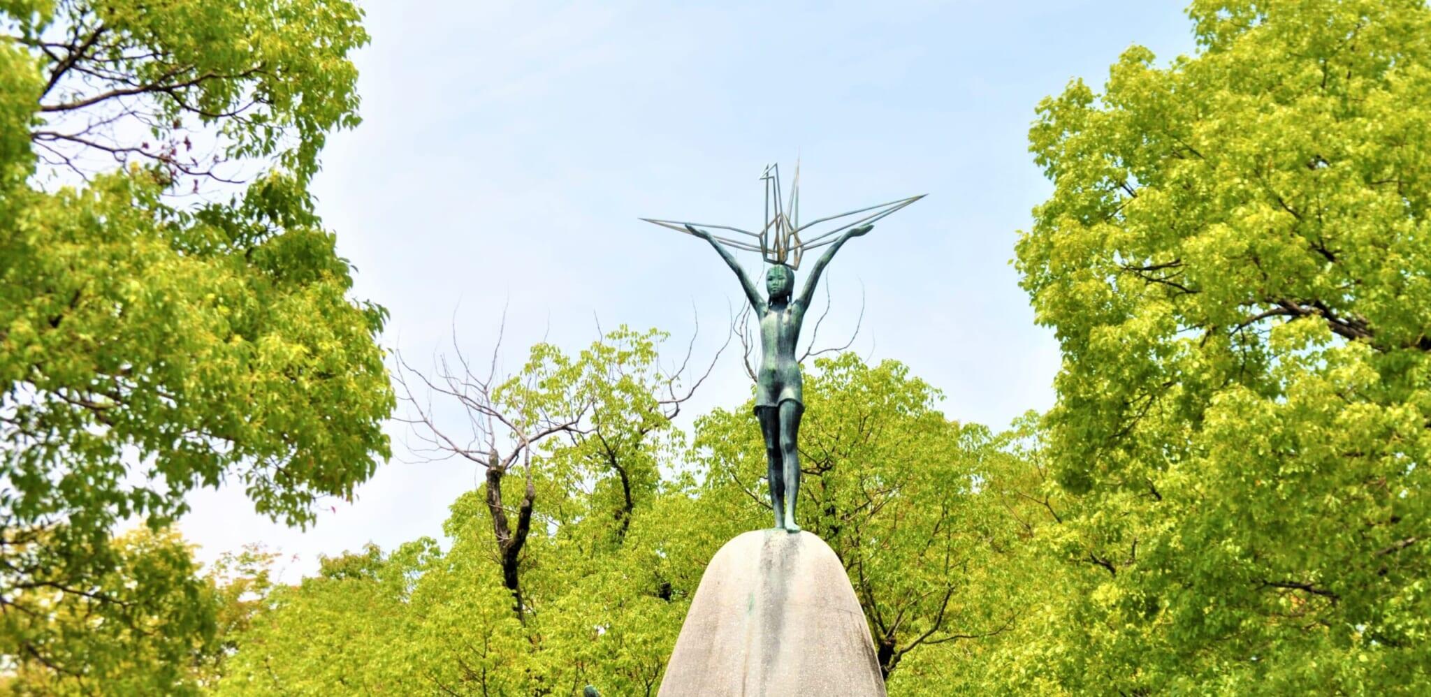 Estatua da sasaki sadako no parque em hiroshima