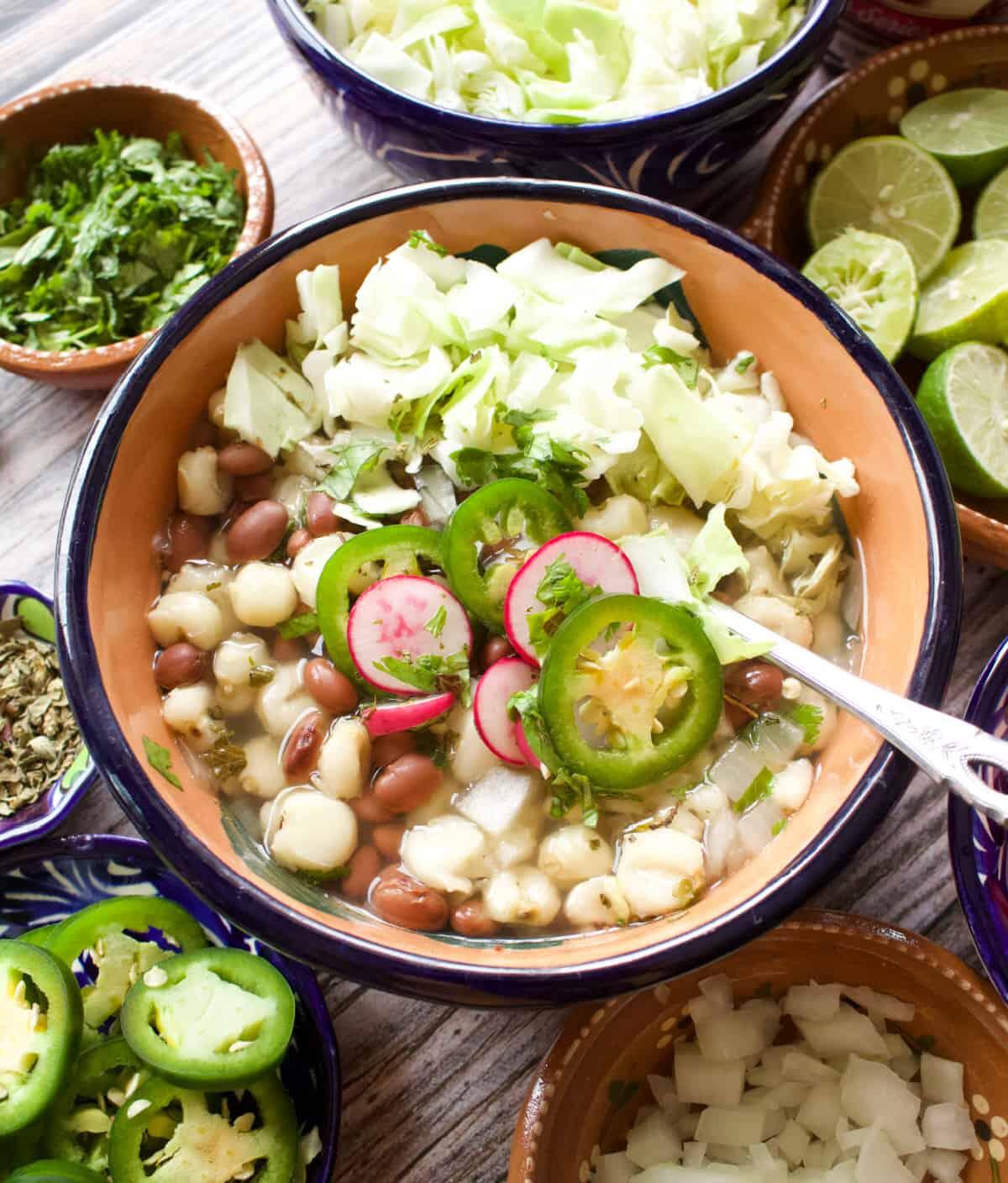 Fotografia de pozole mexicano receita
