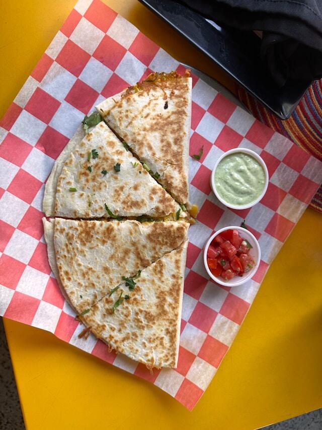 Prato com receita de quesadilla