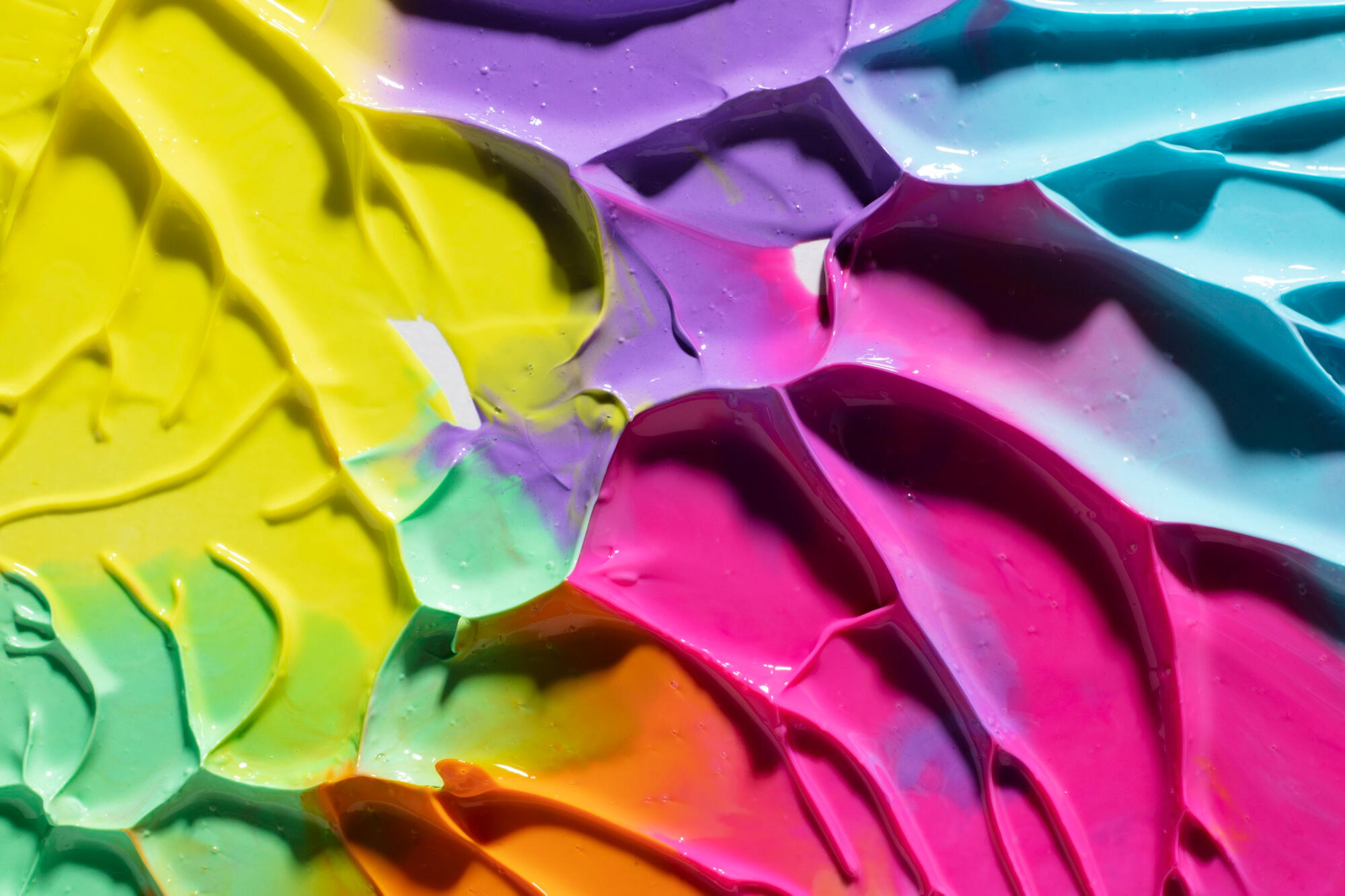 Pintura no papel com tintas misturadas.