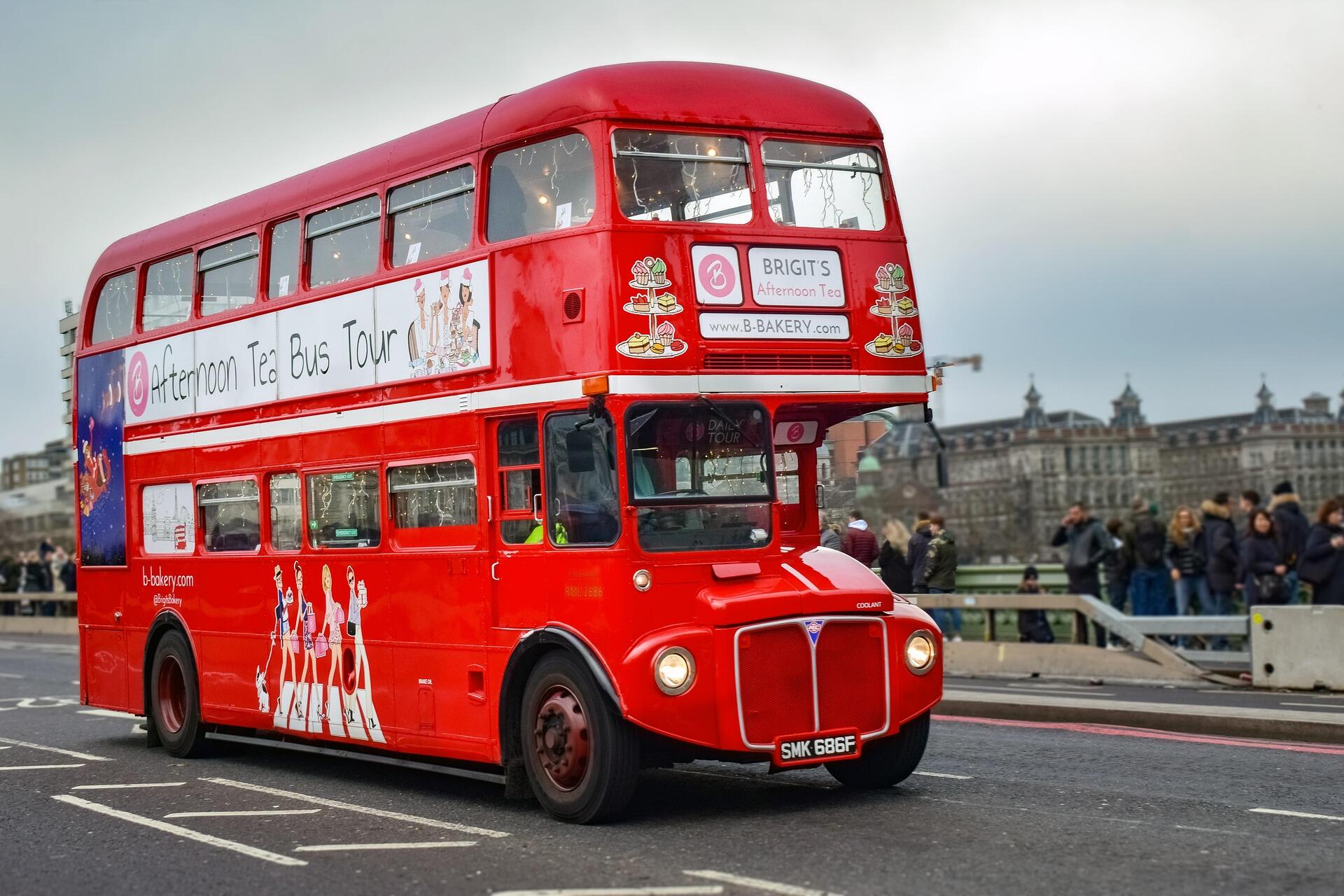 Imagem de um ônibus de dois andares Inglês