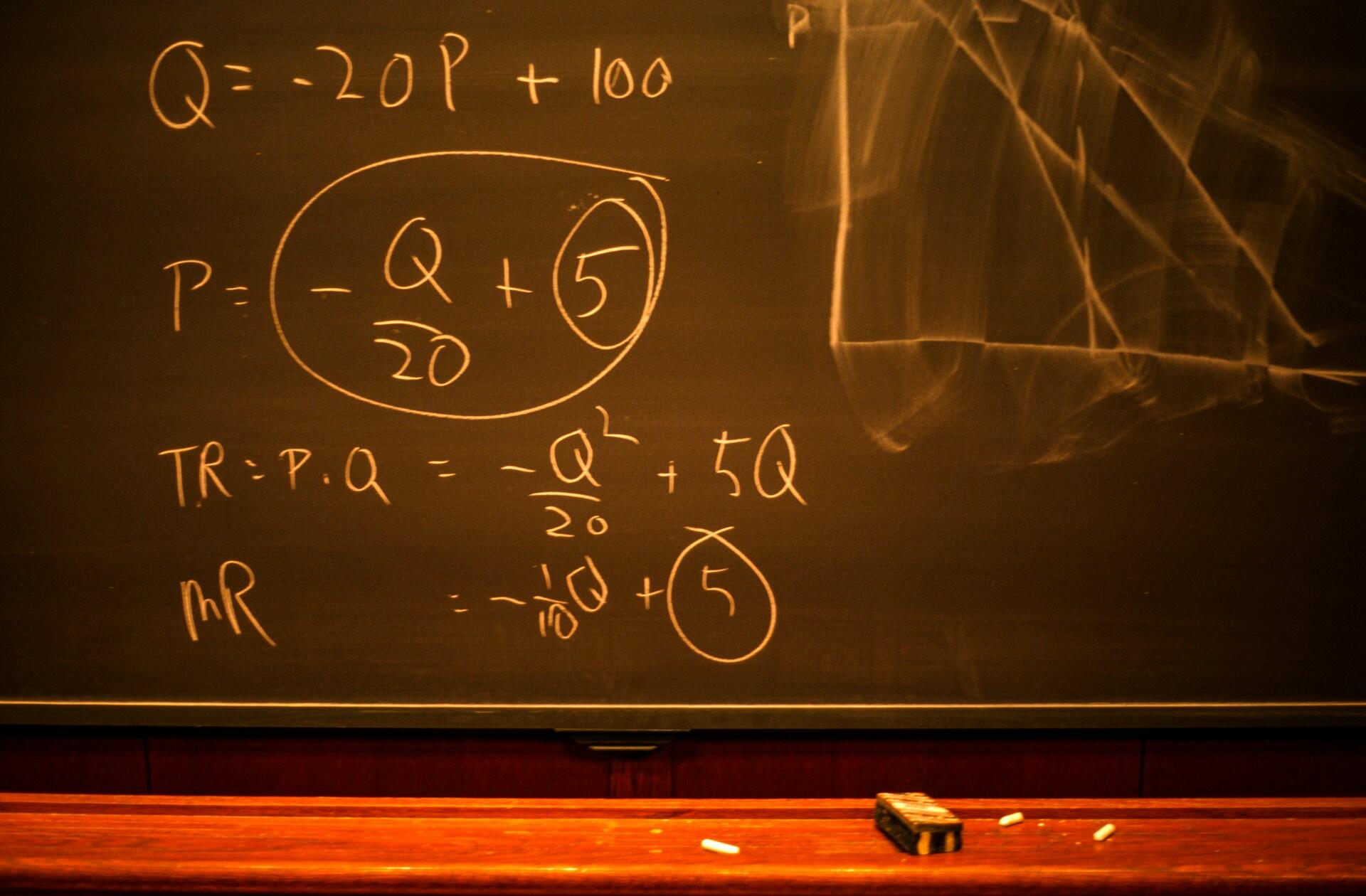 Fotografia sobre quem inventou a matemática