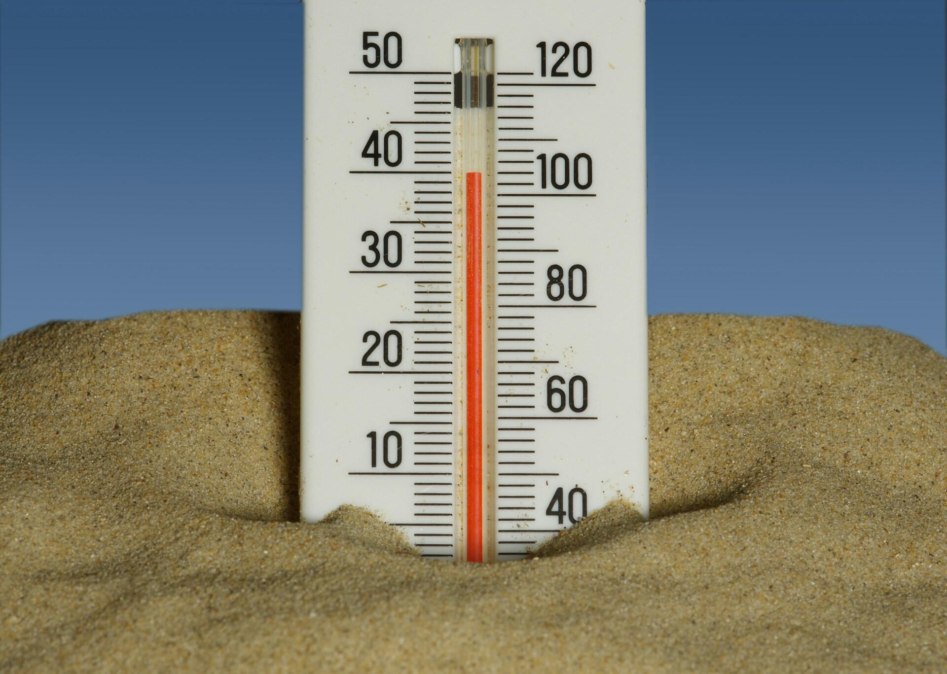 Imagem de um termômetro marcando quase 40º