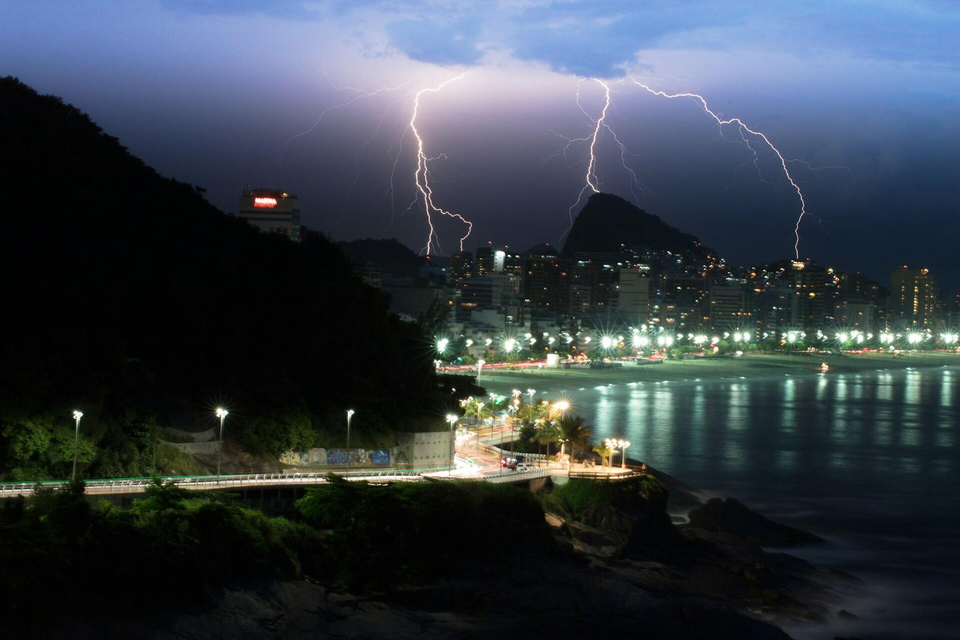 Imagem de uma tempestade de raios