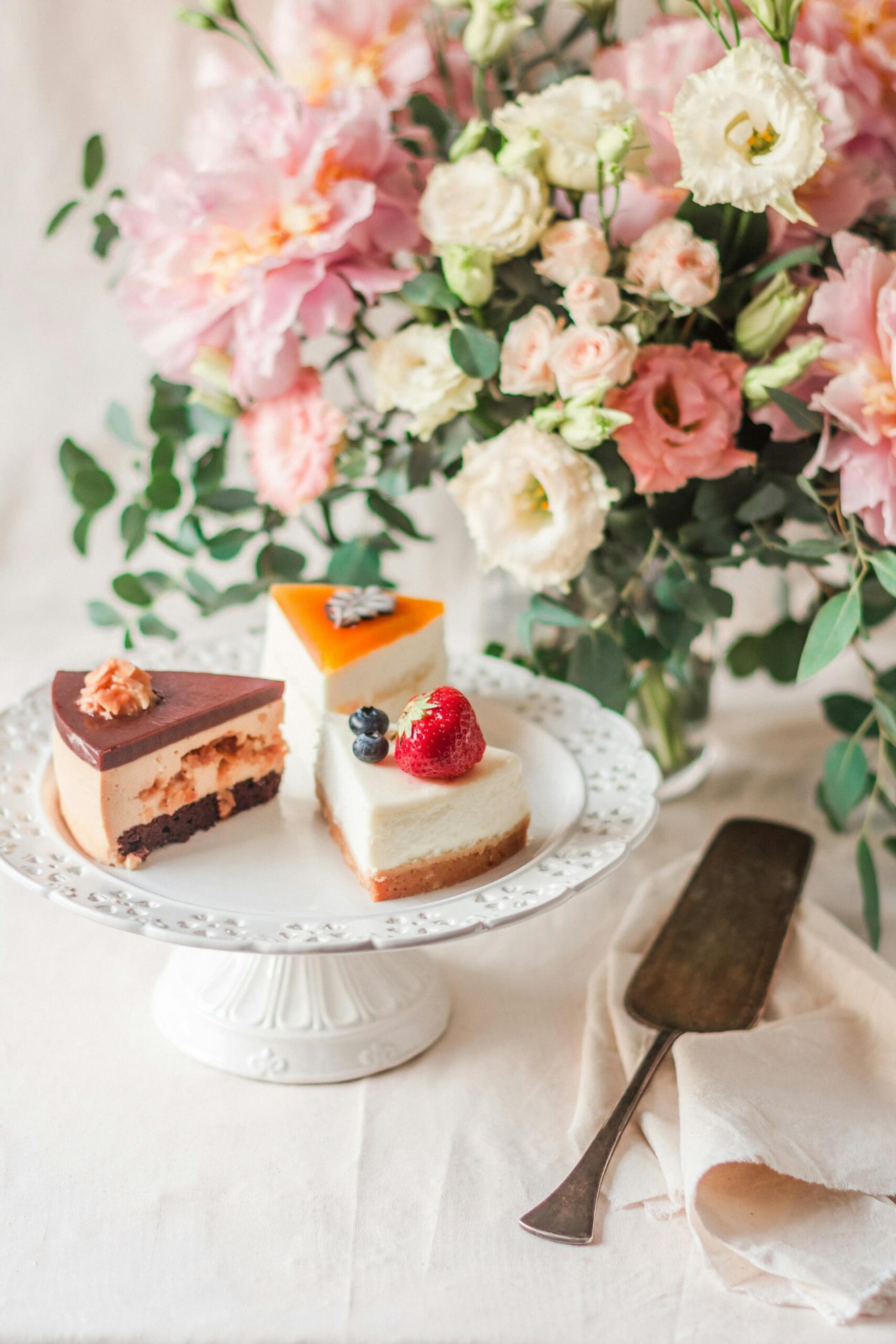 Bolo com flores comestíveis