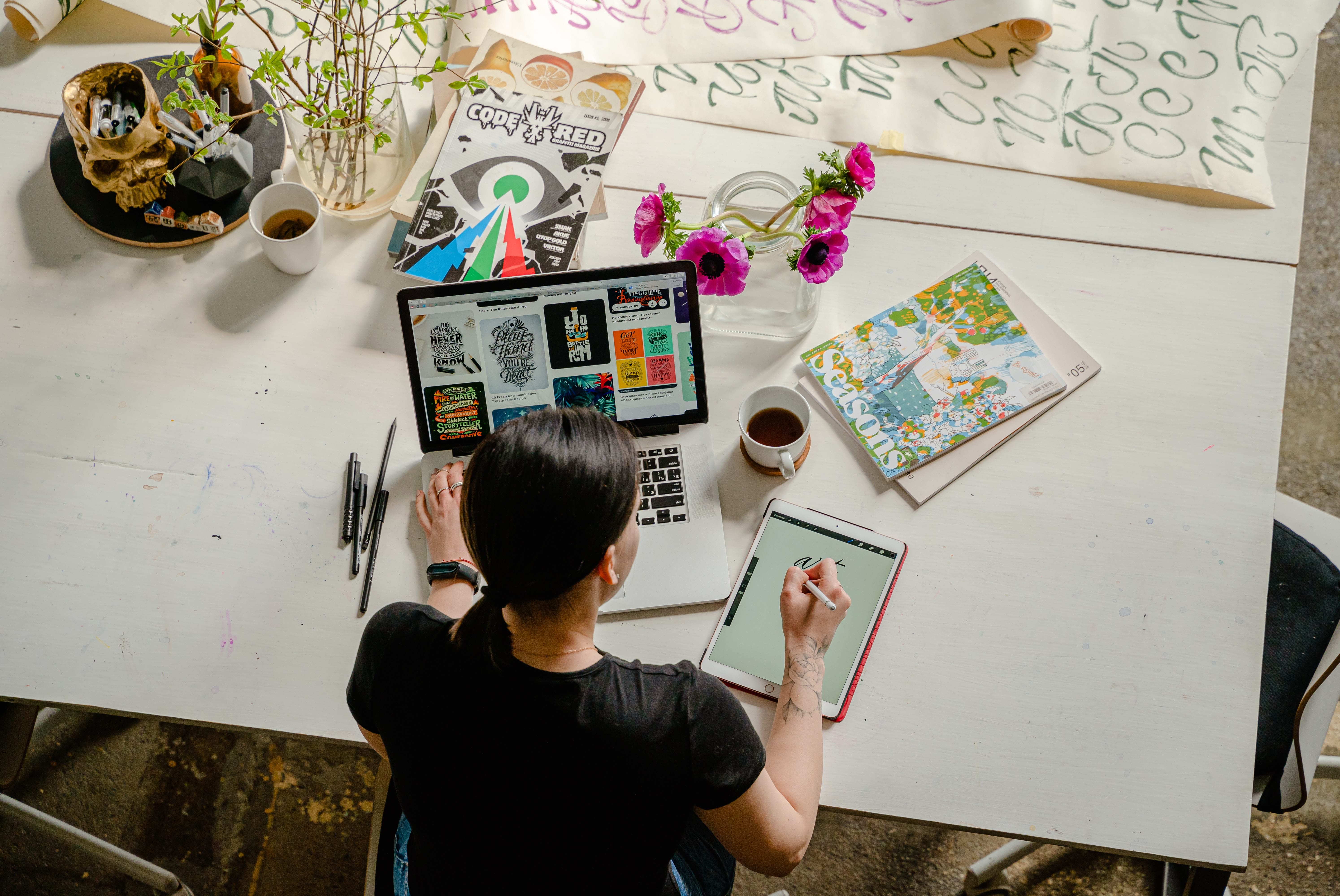 There are lots of different ways to learn graphics design. Find the best option that works for you.