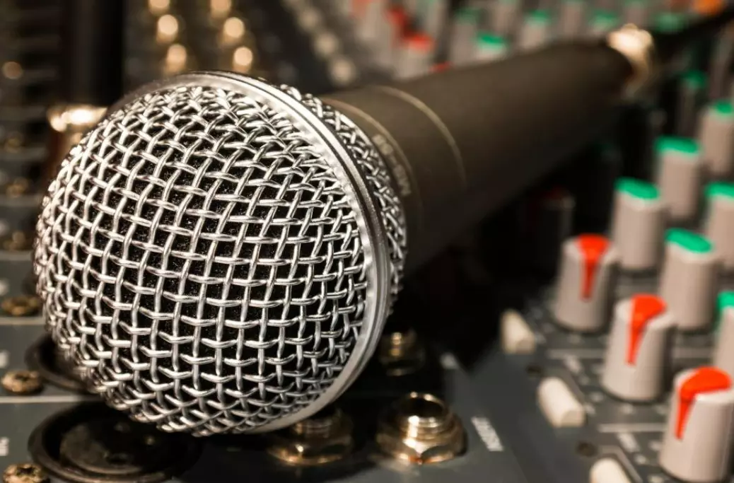 When you find tutors online who teach music, you’ll need a few extra pieces of equipment for a successful private tutoring session.