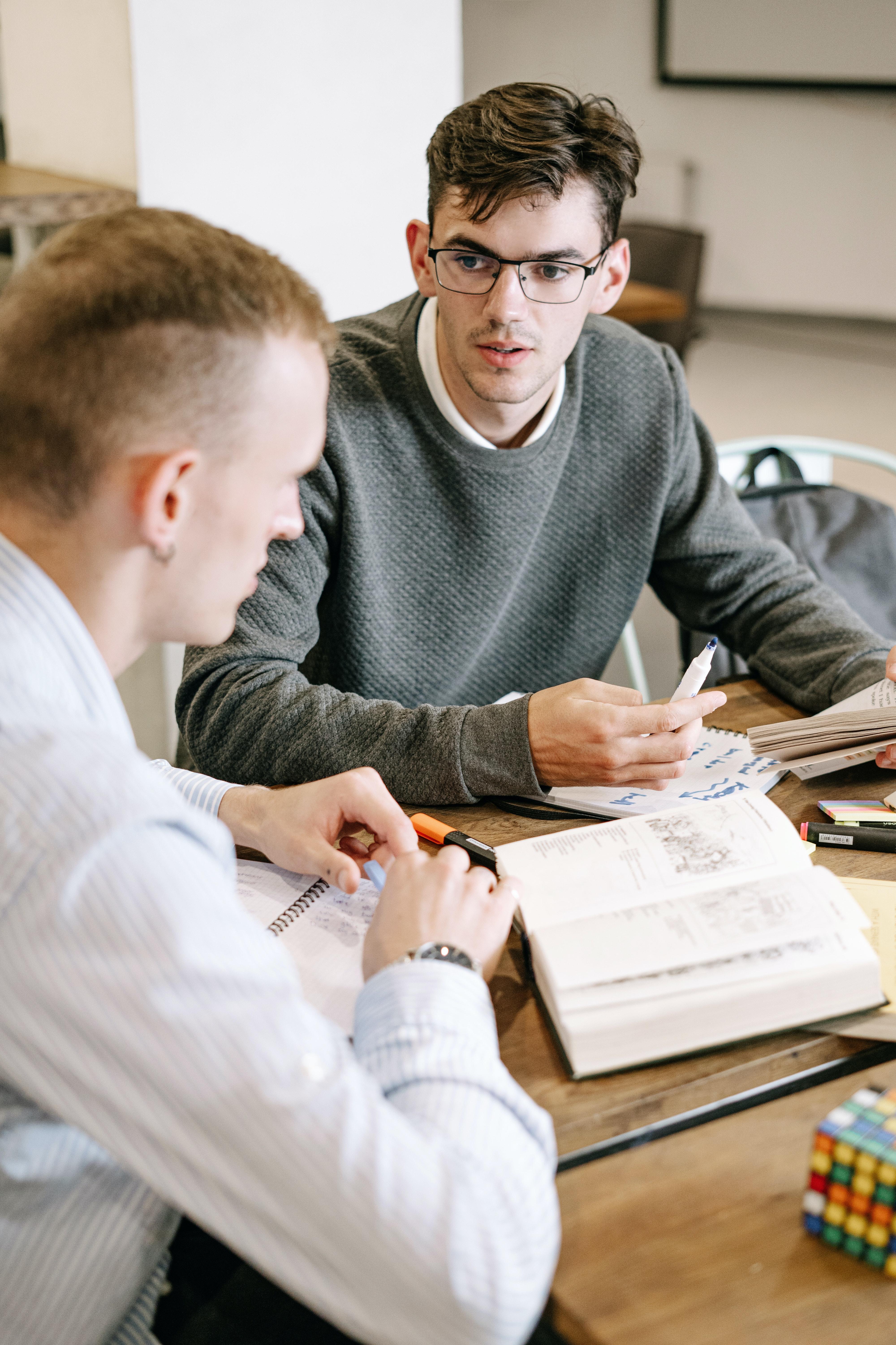 Tutors are a good way to learn Hindi.