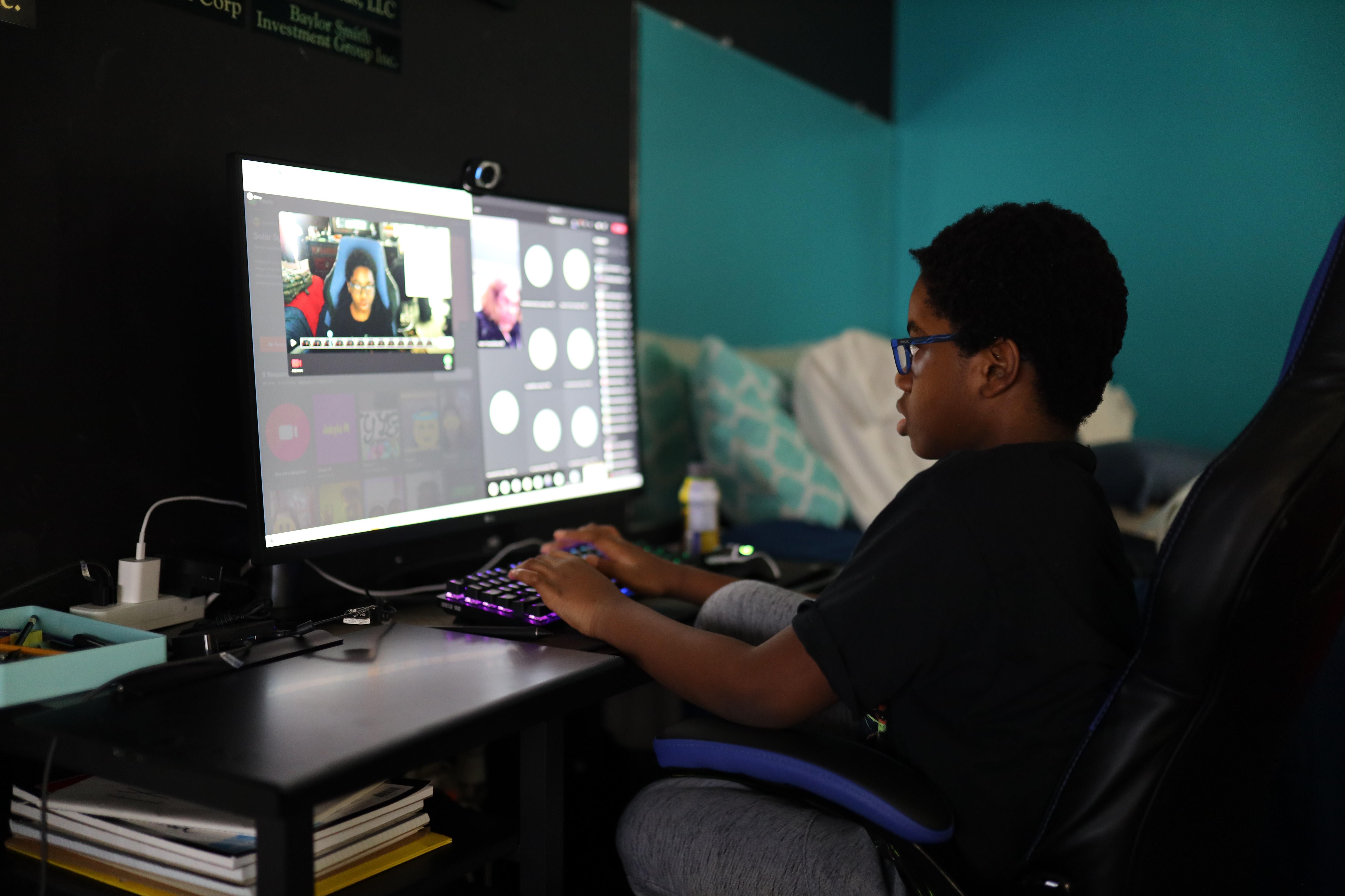 a child learns online from their bedroom