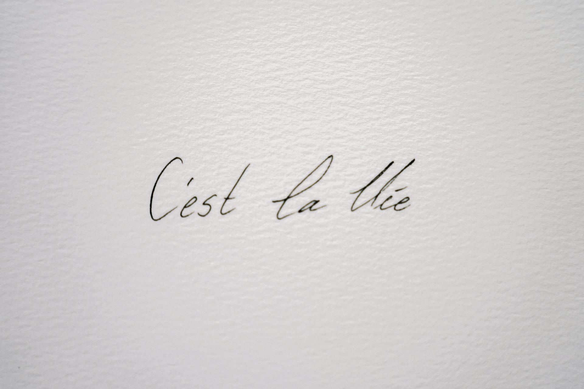 Note with words written in French