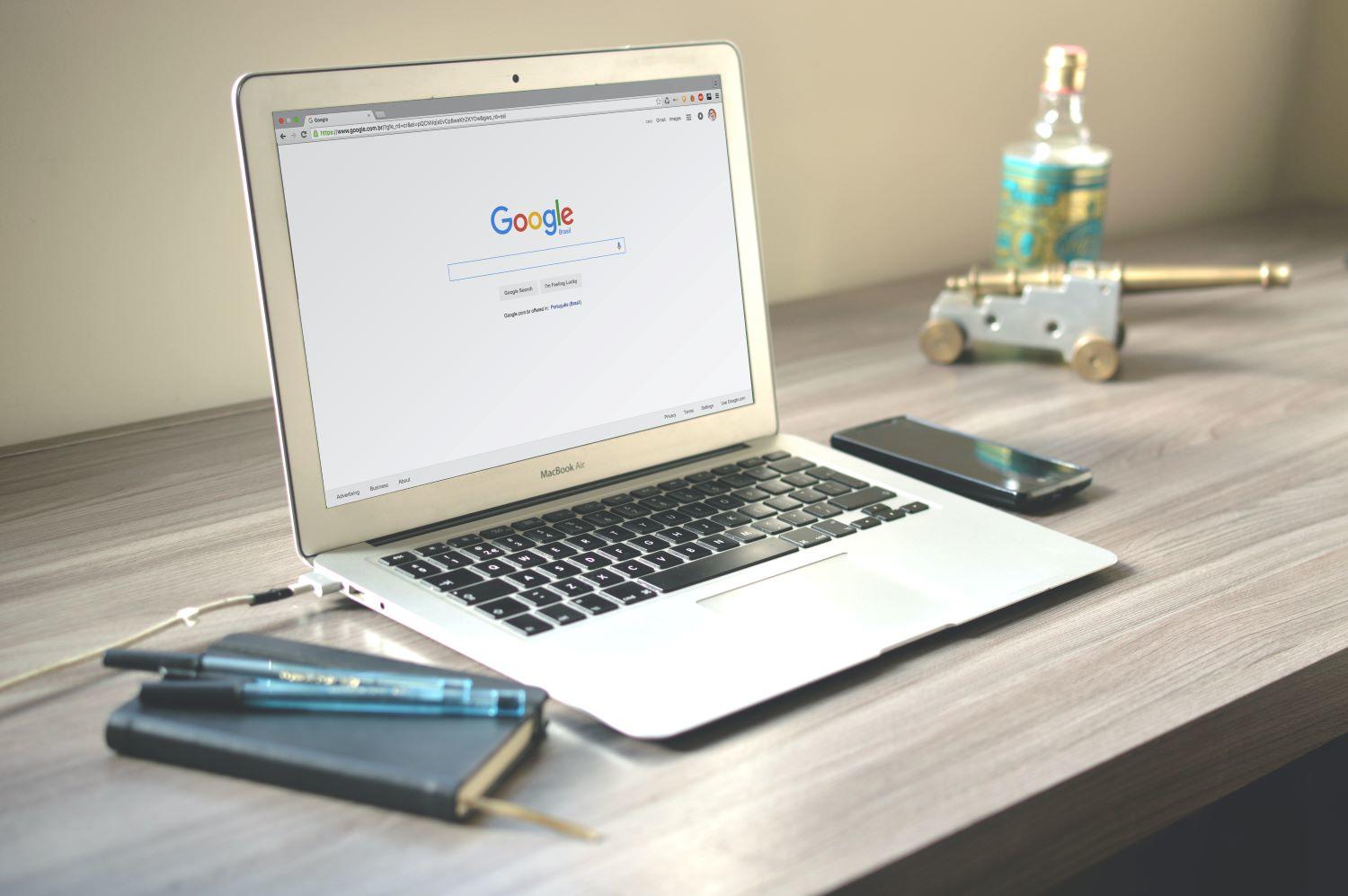A laptop to study math