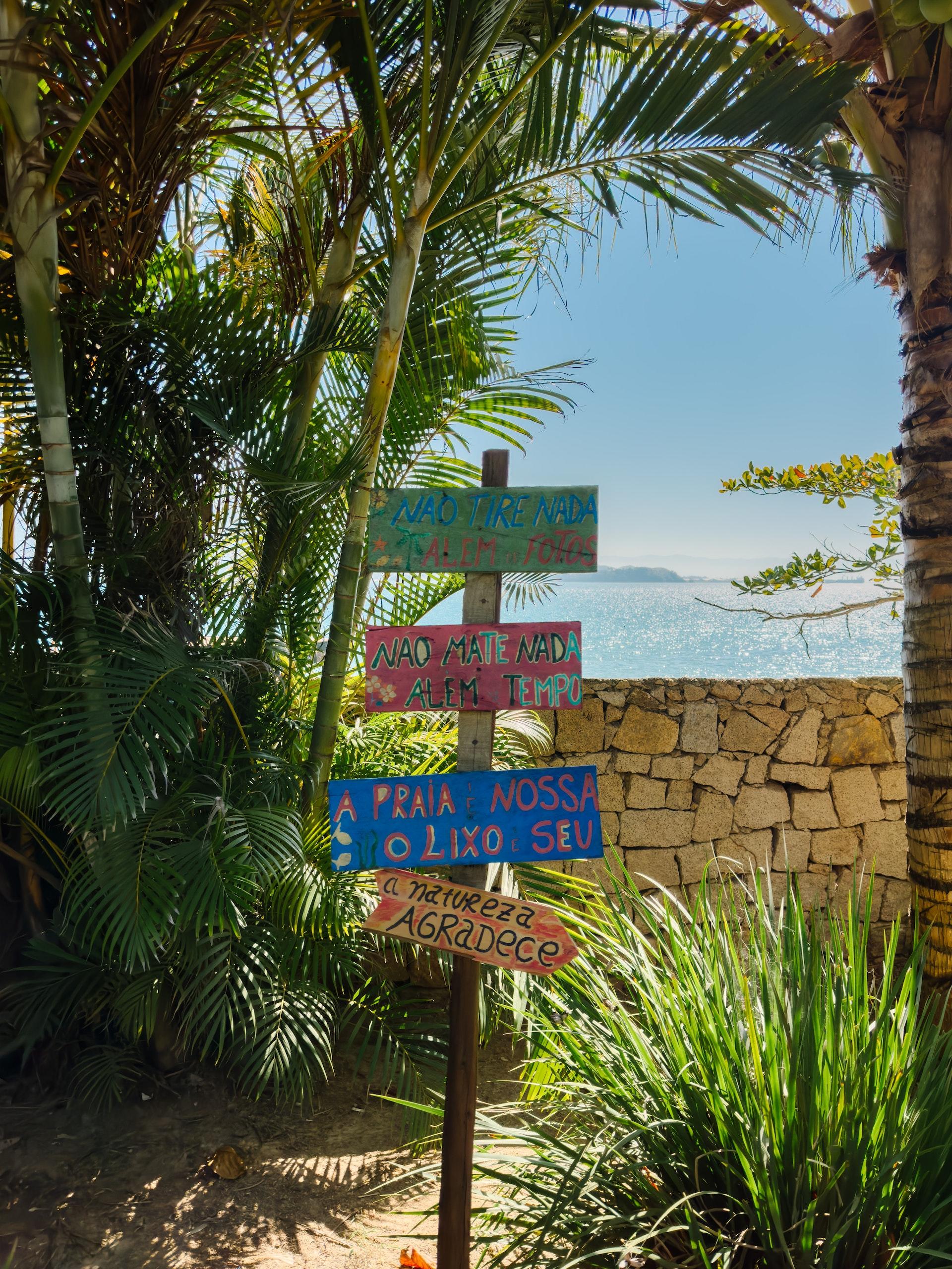 Sign in Portugual Source:pexels.com
