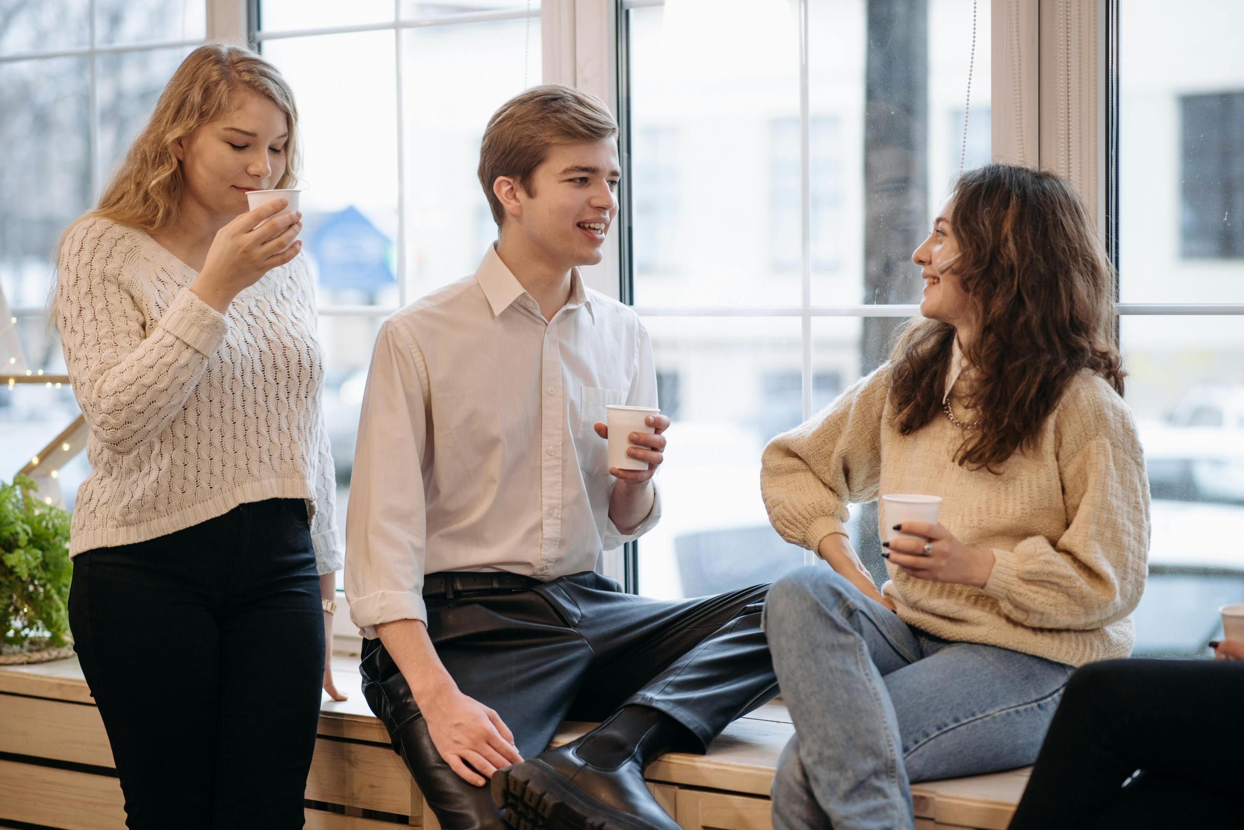 A group of students converse in French language.